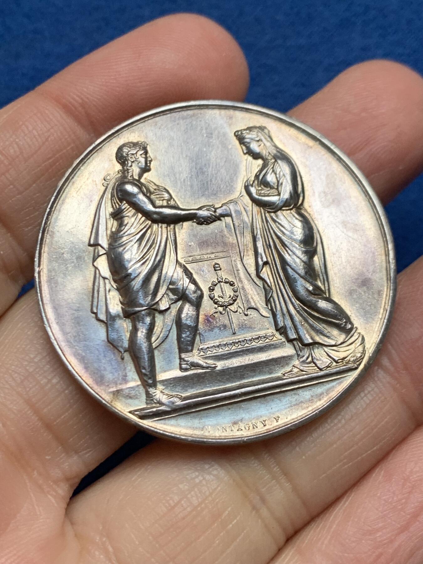 《竞宝斋》第455场 周日，周一 2场连拍 （全场包邮，欢迎送拍） 法国婚姻与爱情纪念银章 1901 丰饶角银标边铭 31.28克 41.2MM