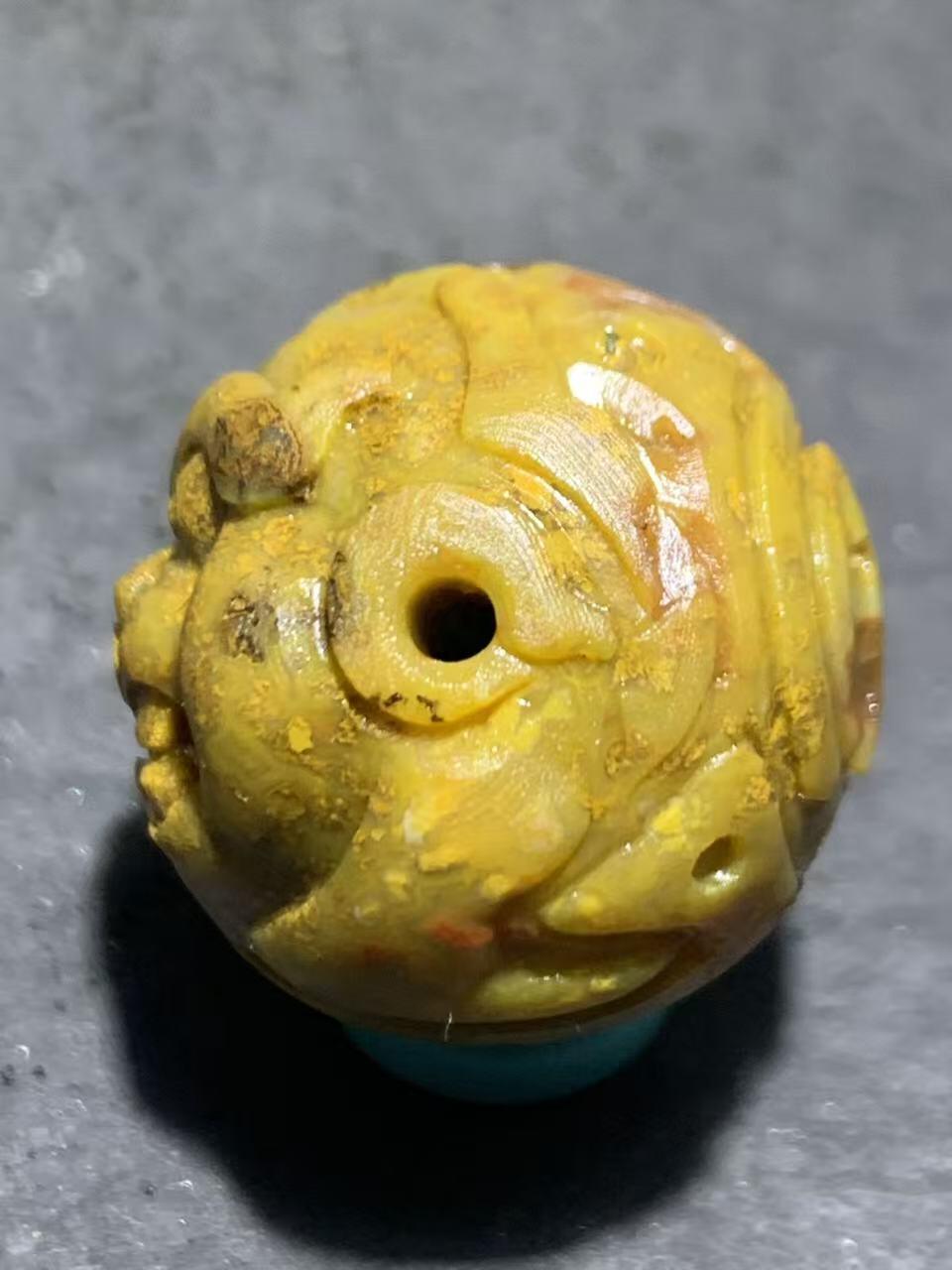 精美黄金草花纹战国红玛瑙亚光手工雕刻瑞兽珠一颗！