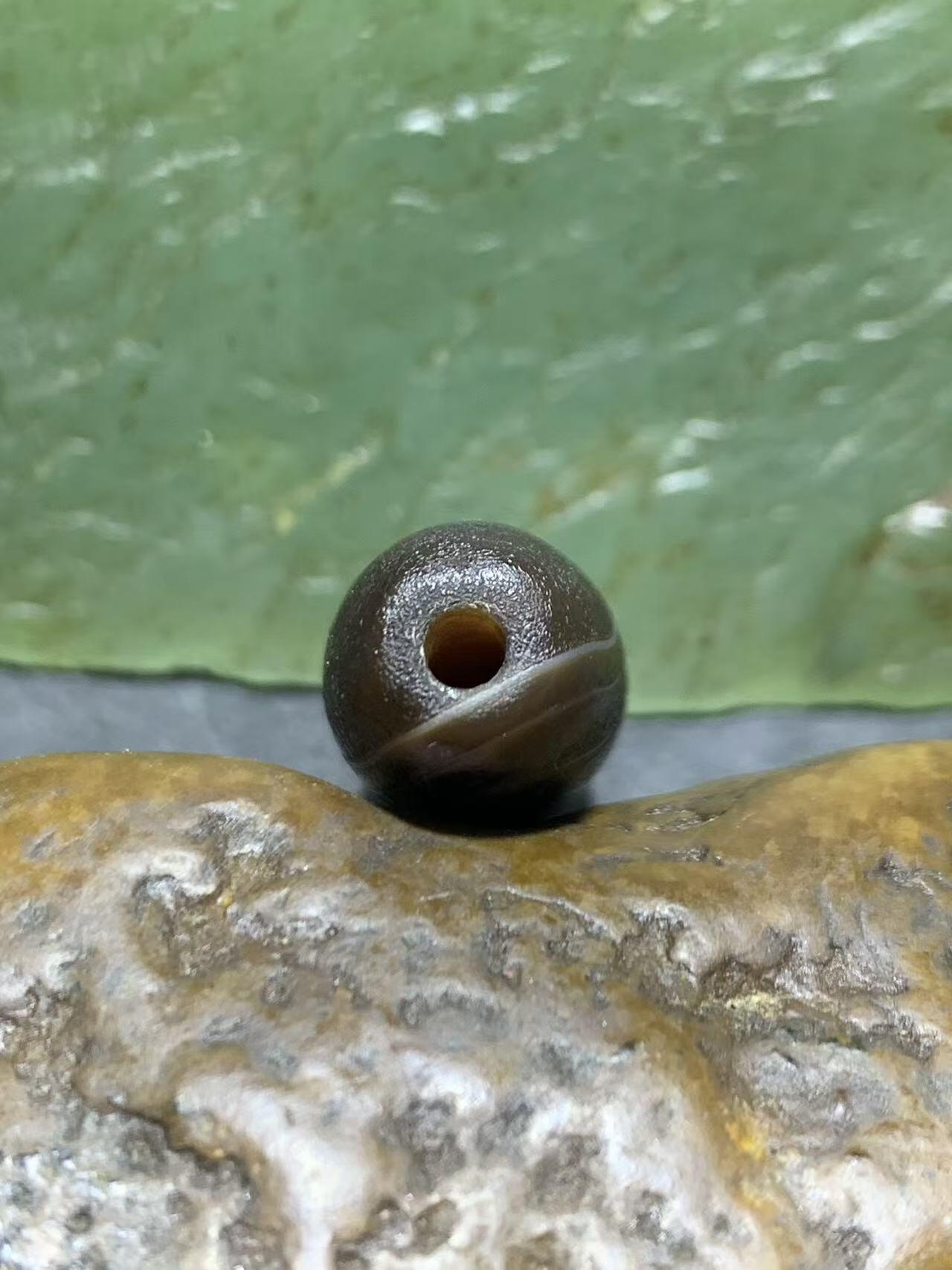 药师玛瑙风化纹随形桶珠一个