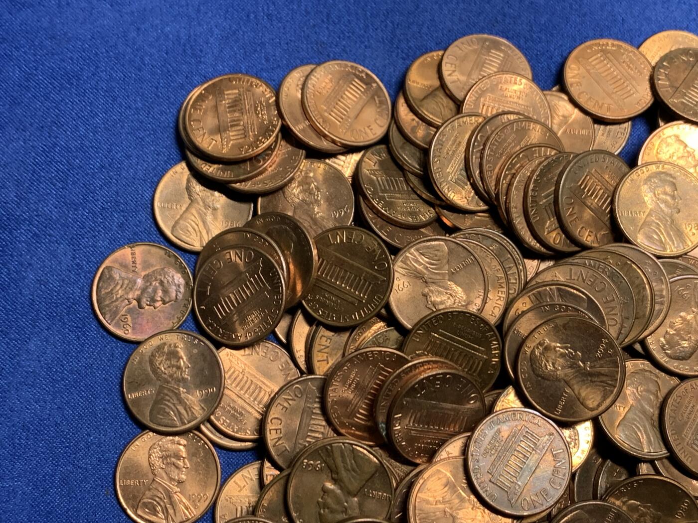 《竞宝斋》第455场 周日，周一 2场连拍 （全场包邮，欢迎送拍） 林肯1美分 总重约520g（大约208枚）多年份 状态也不错