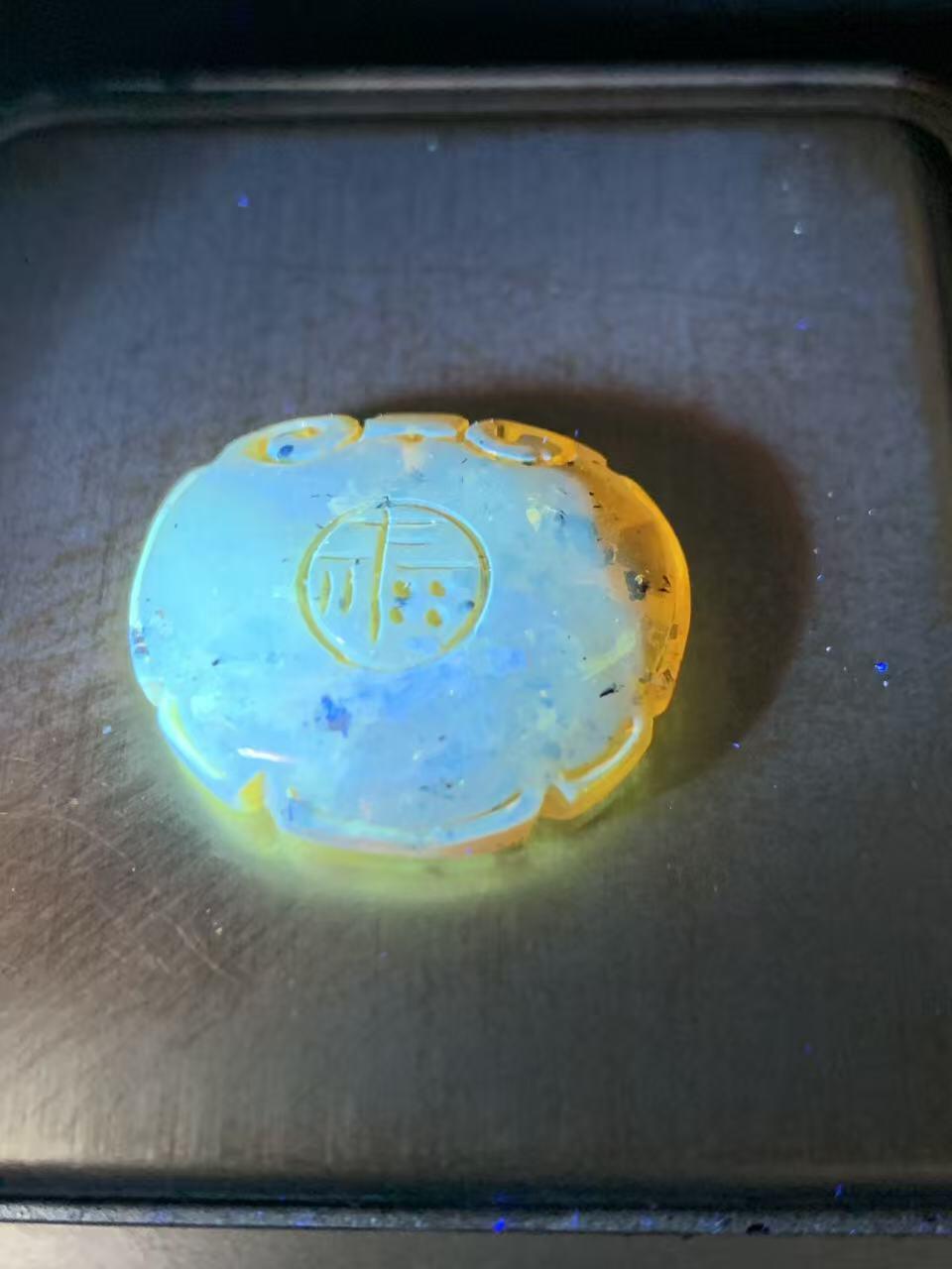 天然通货乌克兰蜜蜡雕刻福字吊坠一个