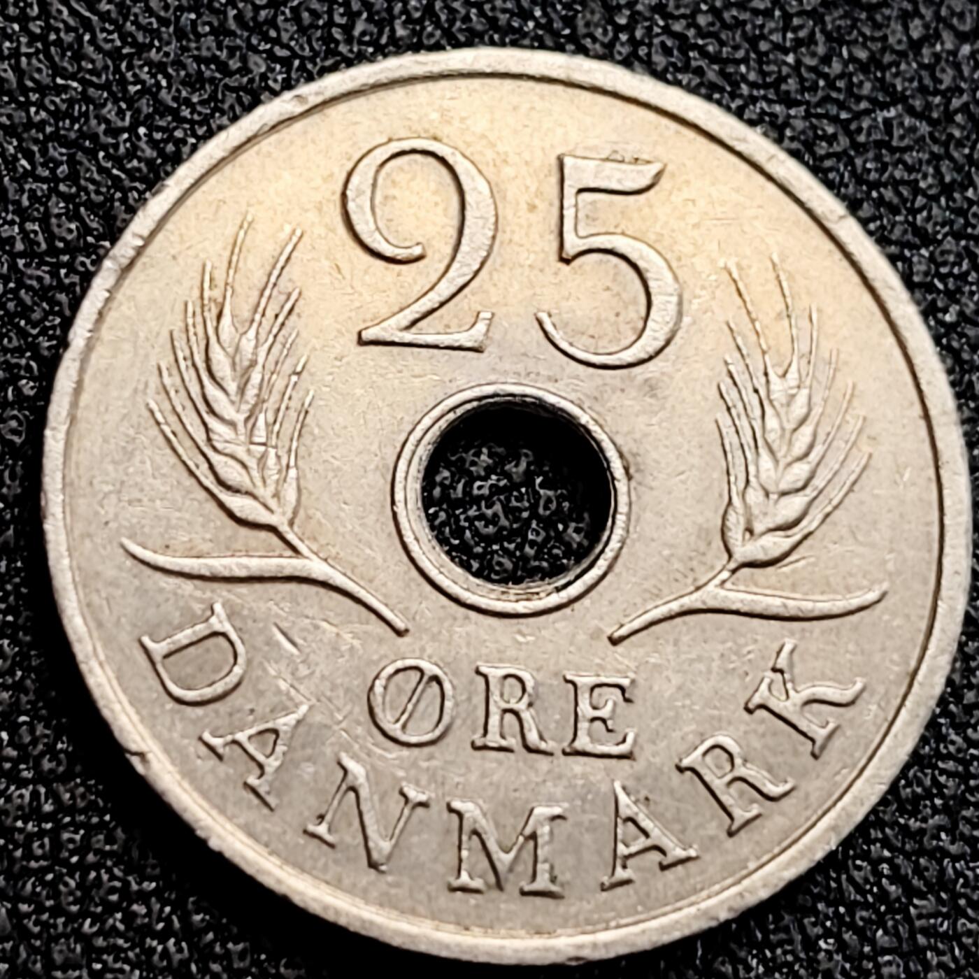 泉币菌-第164场-新年第七场 精品福利场 丹麦1967年25欧尔中孔镍币 玛格丽特二世花押 