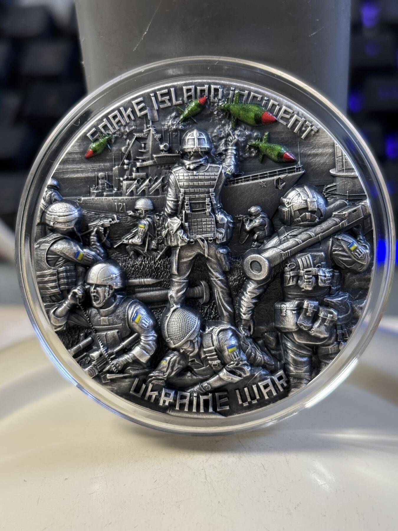 第187期拍卖 喀麦隆2023年乌克兰(1)蛇岛 战争超高浮雕仿古彩色2盎司银币，999银，发行500枚