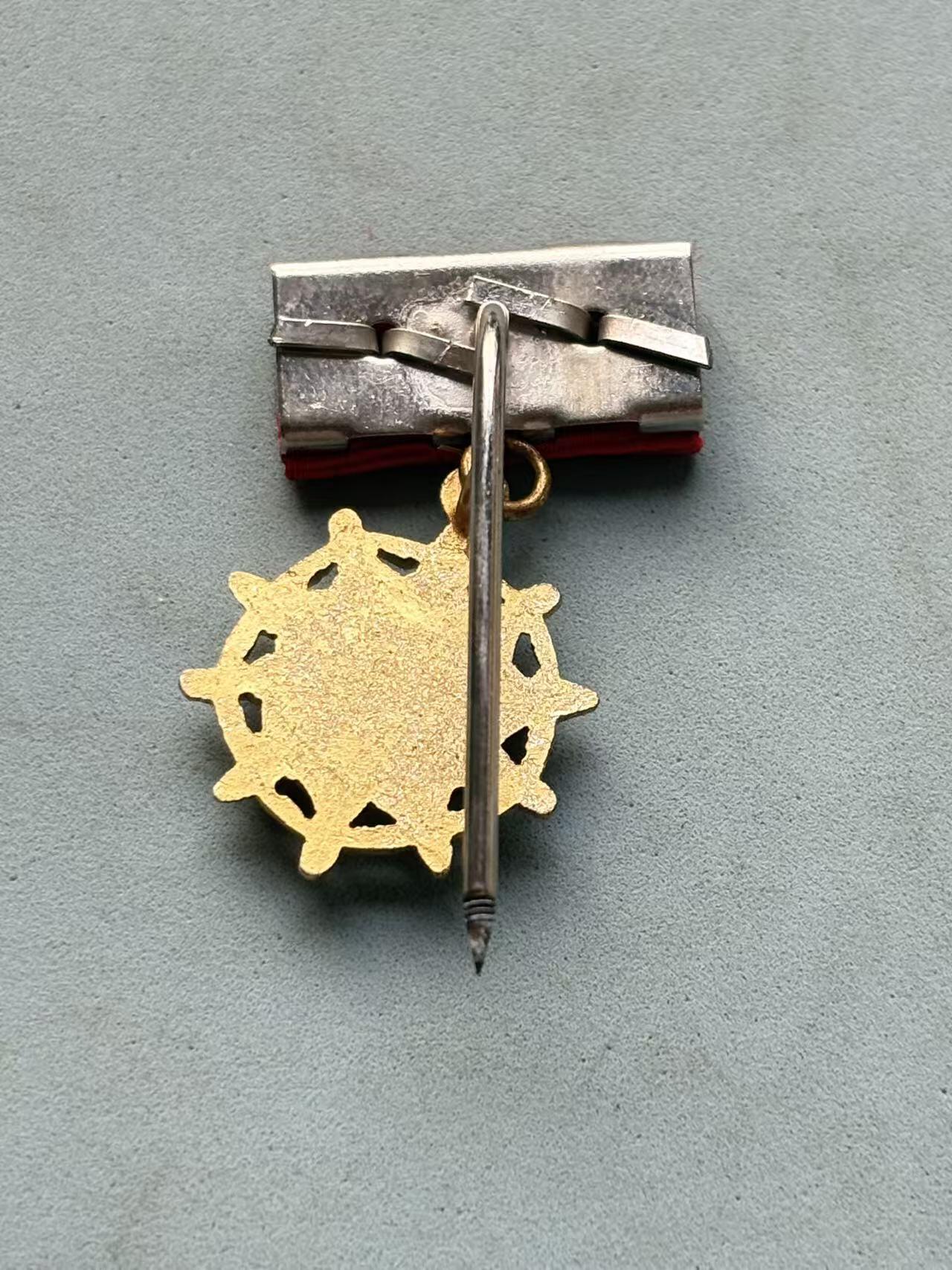 盛世勋华——号角文化勋章邮票专场拍卖第297期 南斯拉夫劳动英雄勋章迷你 带挂针 少见 实发121枚