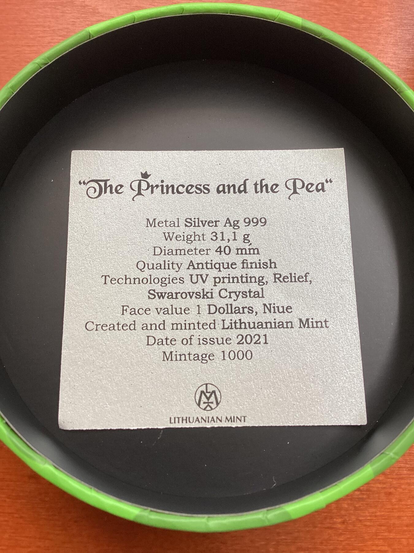 长老汇蛇年精选第九十二场拍卖  2021纽埃安徒生童话《豌豆公主》1盎司仿古彩色银币，999银，直径40MM，UV打印技术，高浮雕，镶嵌施华洛水晶，1000枚，立陶宛造币厂出品，豌豆点桶盒
