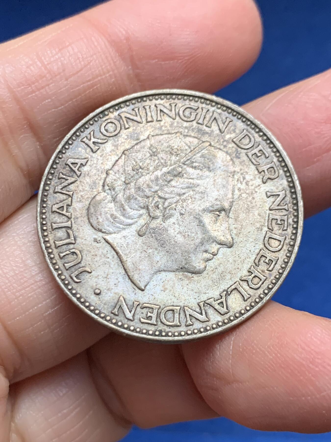 《竞宝斋》第455场 周日，周一 2场连拍 （全场包邮，欢迎送拍） 荷兰1960年朱莉安娜女王2.5盾银币 720银 14.9克 老包浆