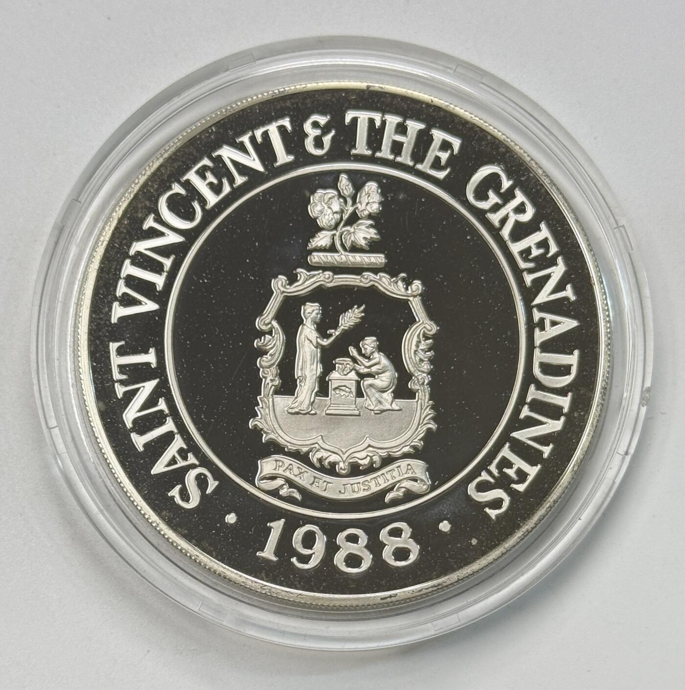 S&S Numismatic世界钱币-拍卖 第118期  圣文森特和格林纳丁斯1988年 热带鸟类系列-鹈鹕 100元精制纪念银币 129.59克925银 品相如图