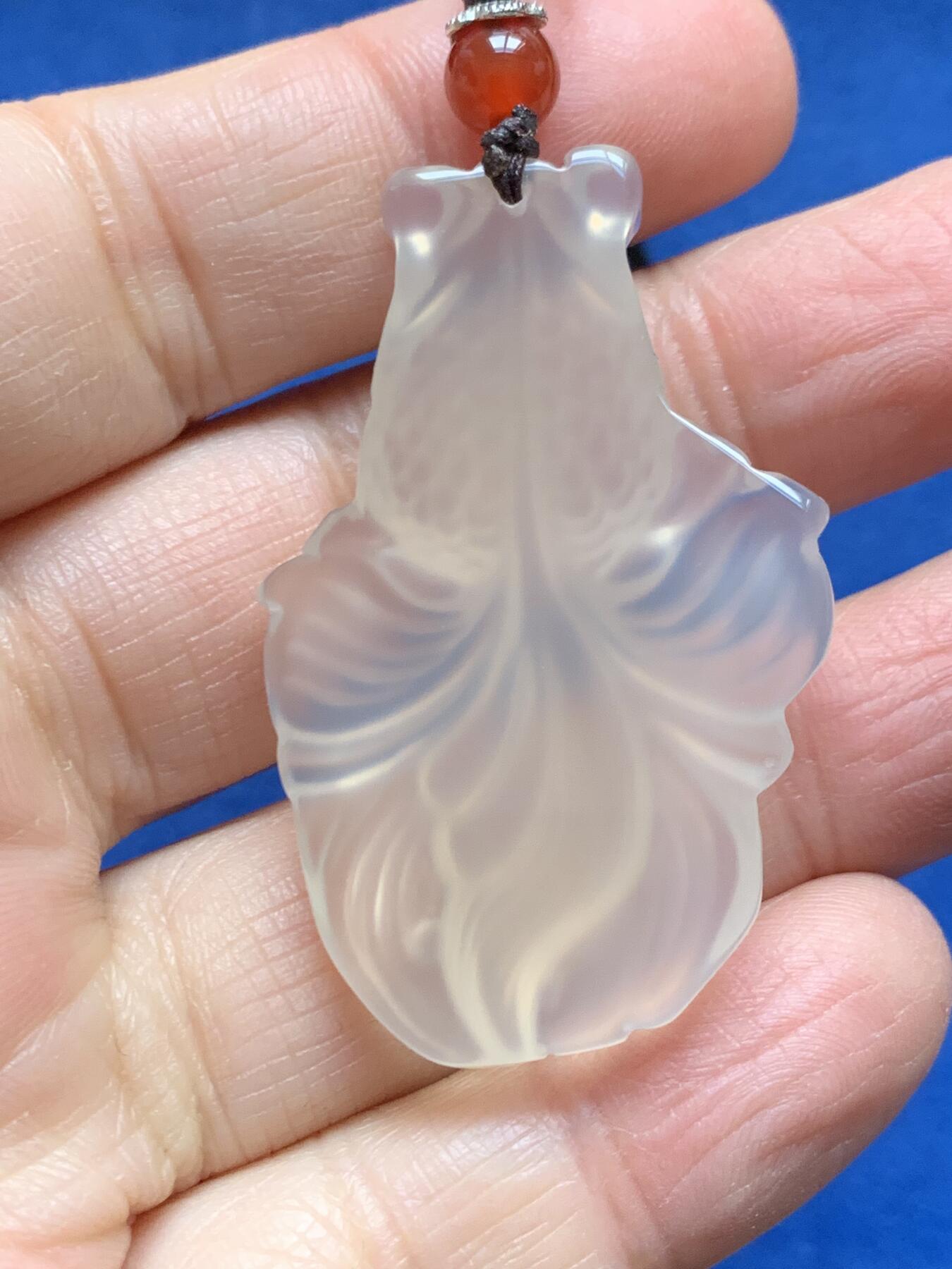 《竞宝斋》第455场 周日，周一 2场连拍 （全场包邮，欢迎送拍） 玛瑙小金鱼雕刻挂件 总重约16.4克