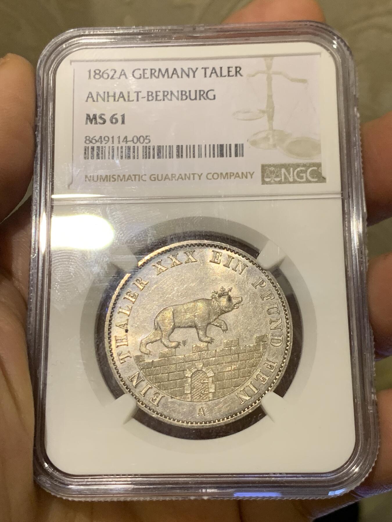 《竞宝斋》第455场 周日，周一 2场连拍 （全场包邮，欢迎送拍） NGC MS61 德国 1862年 安哈特-伯恩堡 小熊爬墙1泰勒 银币 包浆刚好在小熊眼睛上面