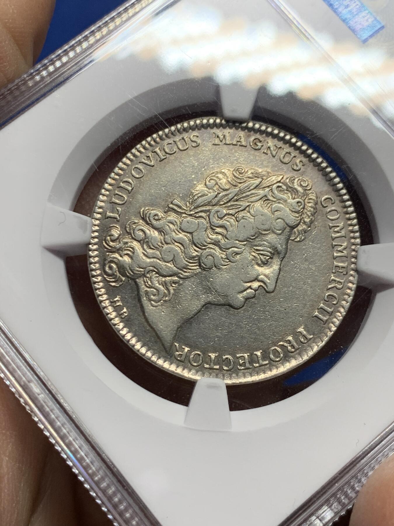 《竞宝斋》第455场 周日，周一 2场连拍 （全场包邮，欢迎送拍） 中乾评级 法国1712路易十四圆形代用银币