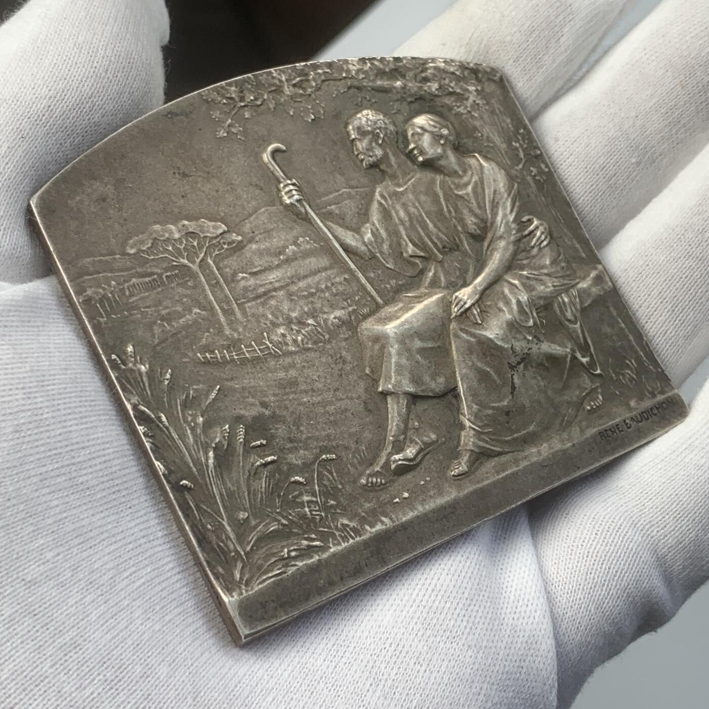 掌中浮雕-藏着的欧洲第048场 1900年代法国新艺术结婚纪念大银章，名家baudichon作品，73x67mm ，144.3g