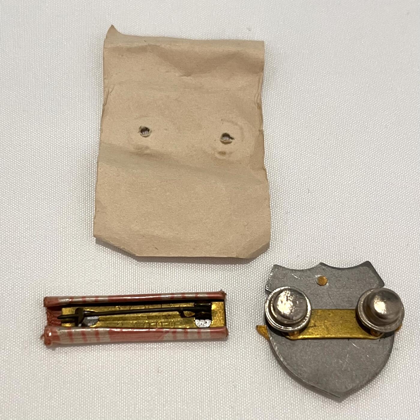 韵星假日拍卖第三十五期 -- Rimey Holidays Auction 34 国防部暨陆海空军荣誉奖章，附勋略，50年代华美版