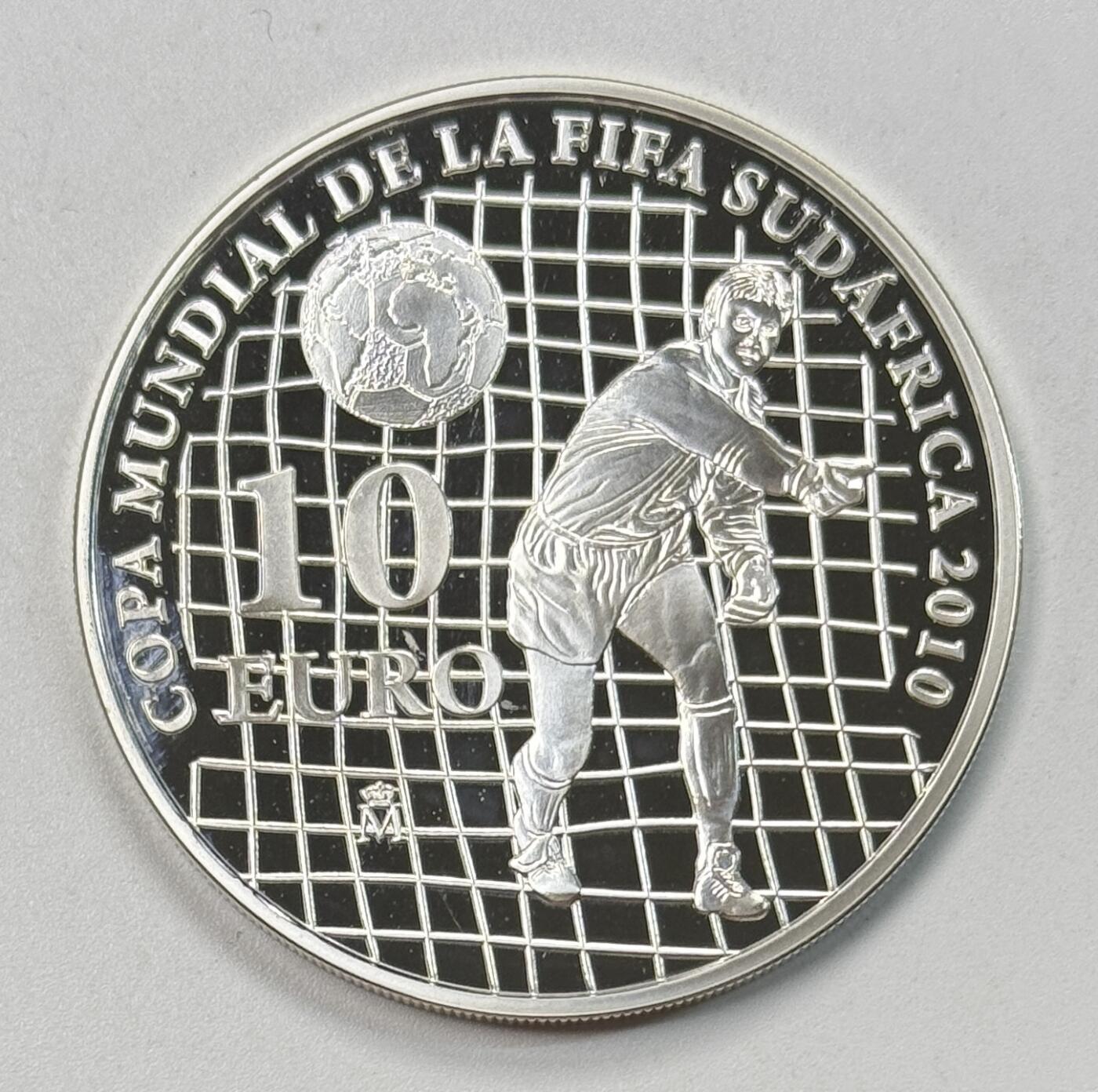 S&S Numismatic世界钱币-拍卖 第118期  西班牙2010年 南非足球世界杯 10欧元精制纪念银币 27克925银，品相如图 