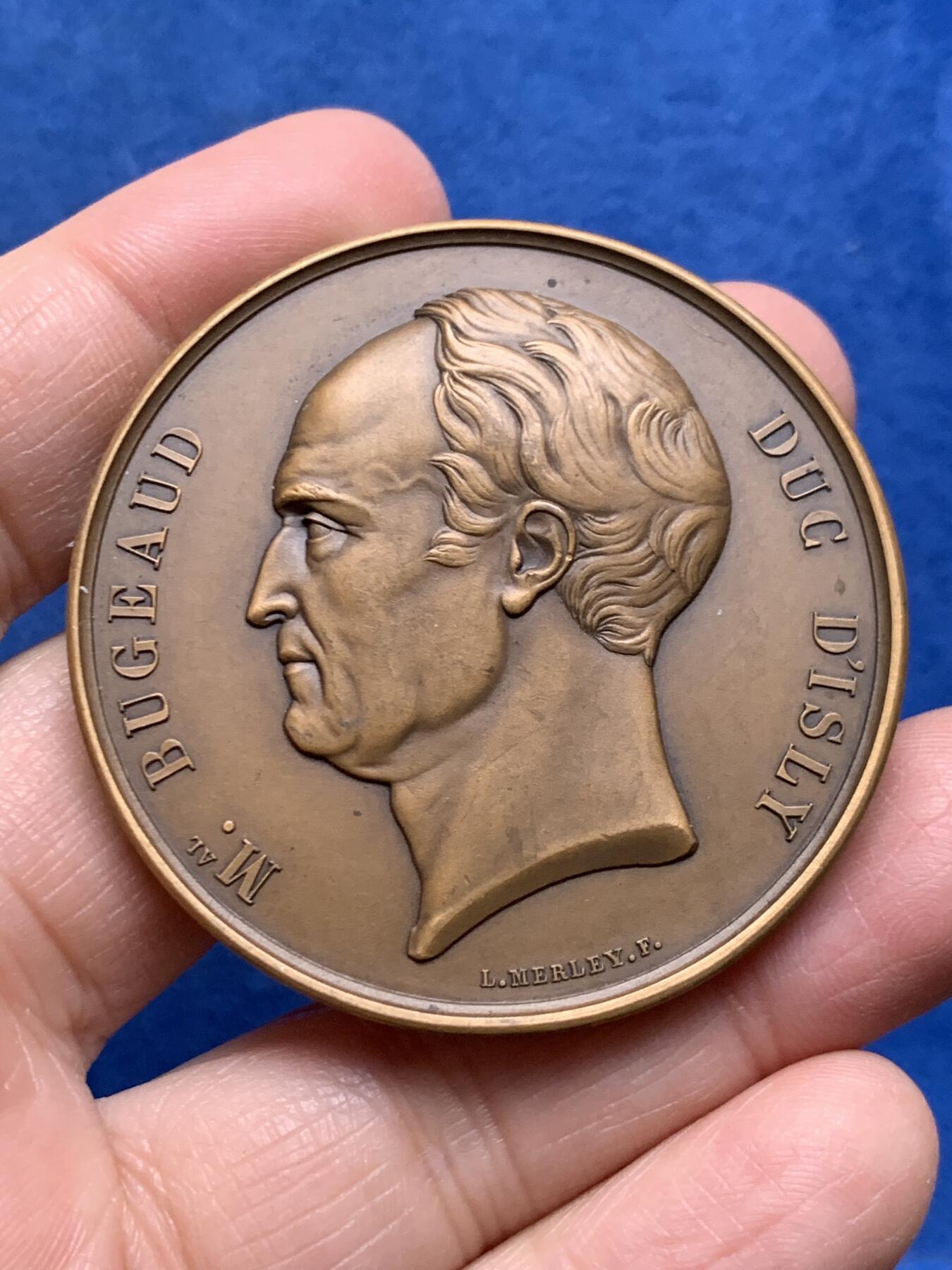 《竞宝斋》第455场 周日，周一 2场连拍 （全场包邮，欢迎送拍） 四枚一组 法属阿尔及利亚安培中学管理委员会纪念铜章 总重约316.8克 50mm