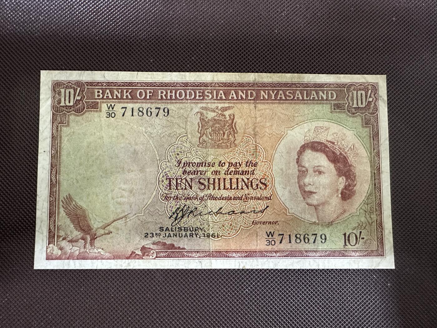 喜羊羊钱币收藏2025第12期(流通品相场) 	罗得西亚和尼亚萨兰	P-20b 1961年10先令品相如图				W/30 718679			