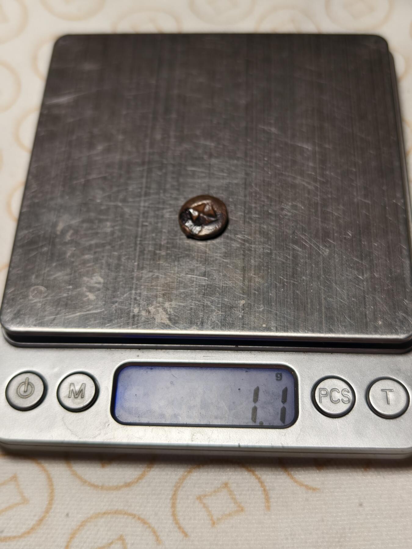 抚柳草堂-第六期章牌钱币 奖章勋章限时免佣 满百包邮 放漏专场 三佛齐王国末期至满者伯夷王国早期打制小银币 1.1g重正面有檀香花徽记，背面爪哇岛文，面值1 Unit或称Masa