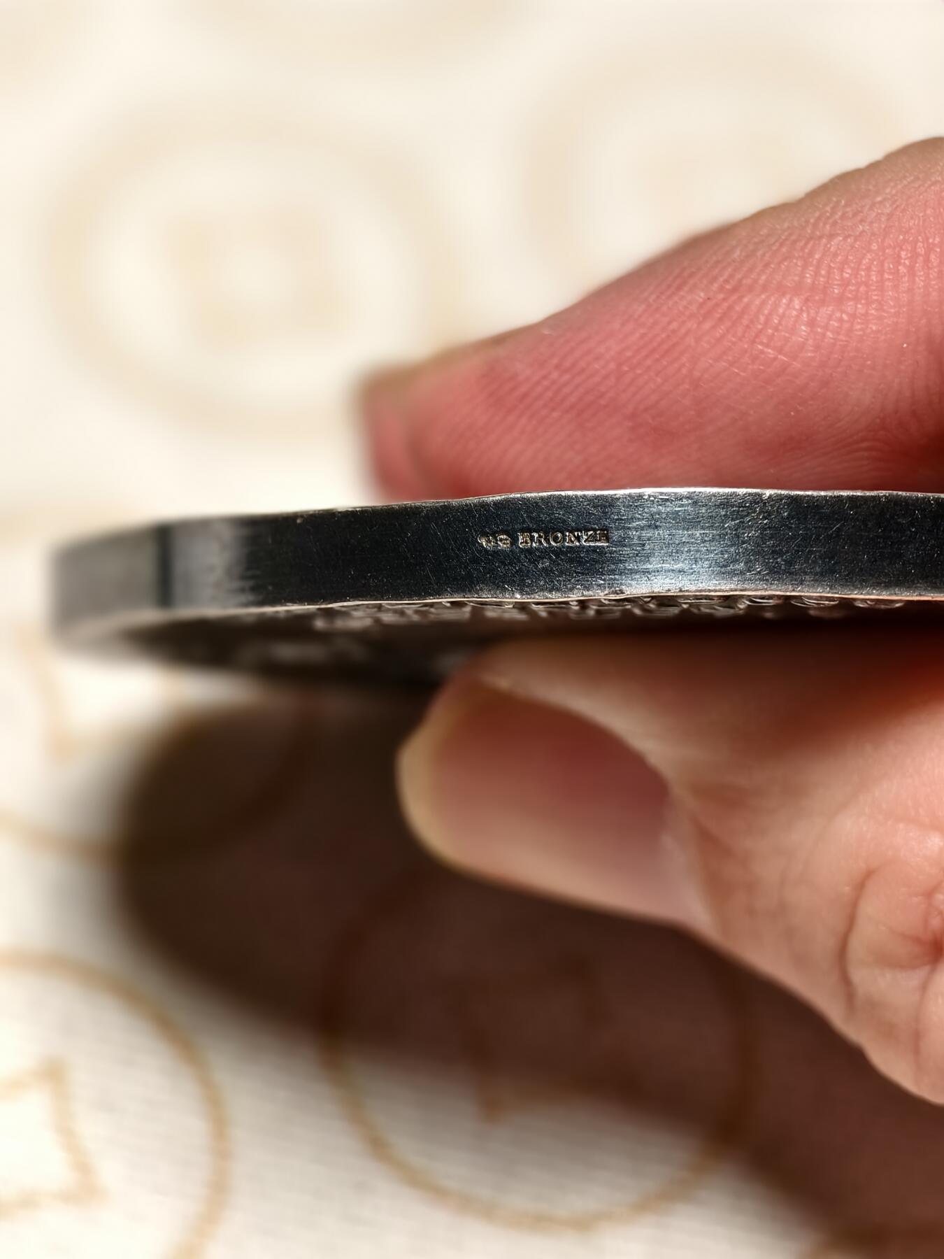 抚柳草堂-第六期章牌钱币 奖章勋章限时免佣 满百包邮 放漏专场 19世纪末-20世纪初法国手工业商会镀银大铜章 大尺寸58mm 重量110.9g 镀层完好漂亮非常厚重可以当镇纸