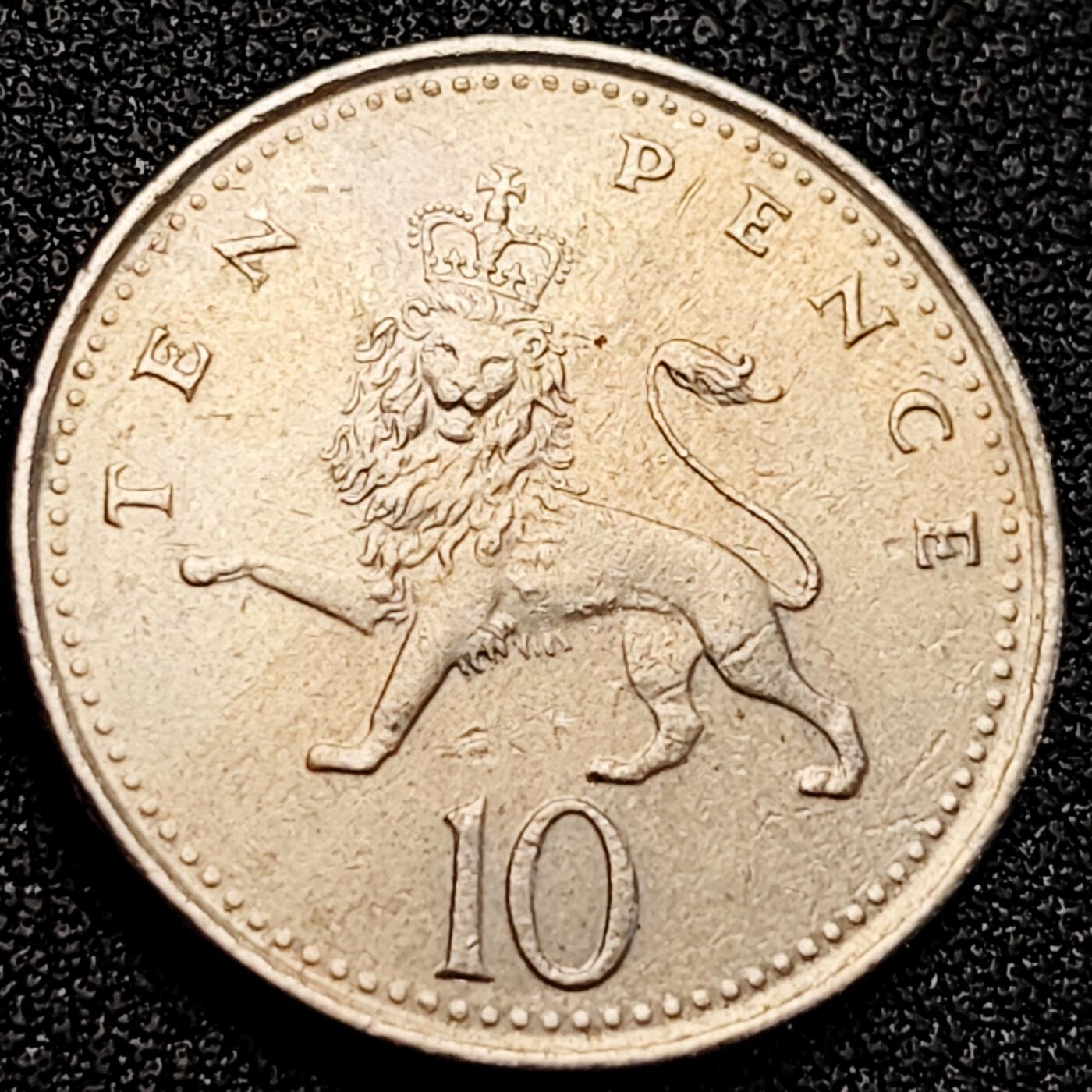 泉币菌-第164场-新年第七场 精品福利场 加冕帕桑狮皇冠雄狮 中年女王 英国10便士铜镍硬币 24.5mm