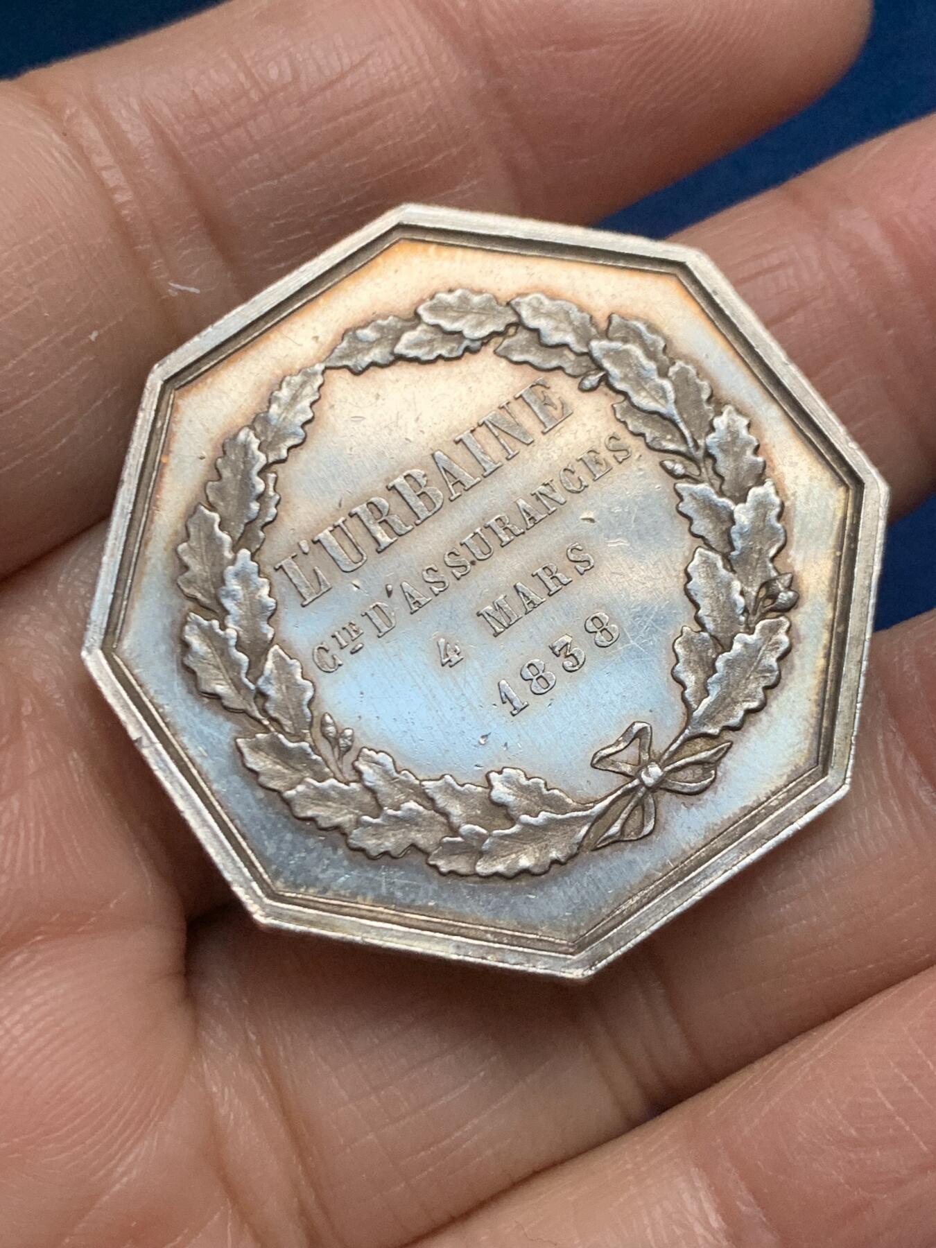 《竞宝斋》第455场 周日，周一 2场连拍 （全场包邮，欢迎送拍） 法国1838年城市人寿保险公司八角银质代币，城堡王冠图，丰饶角AR边铭，35mm，19.32克