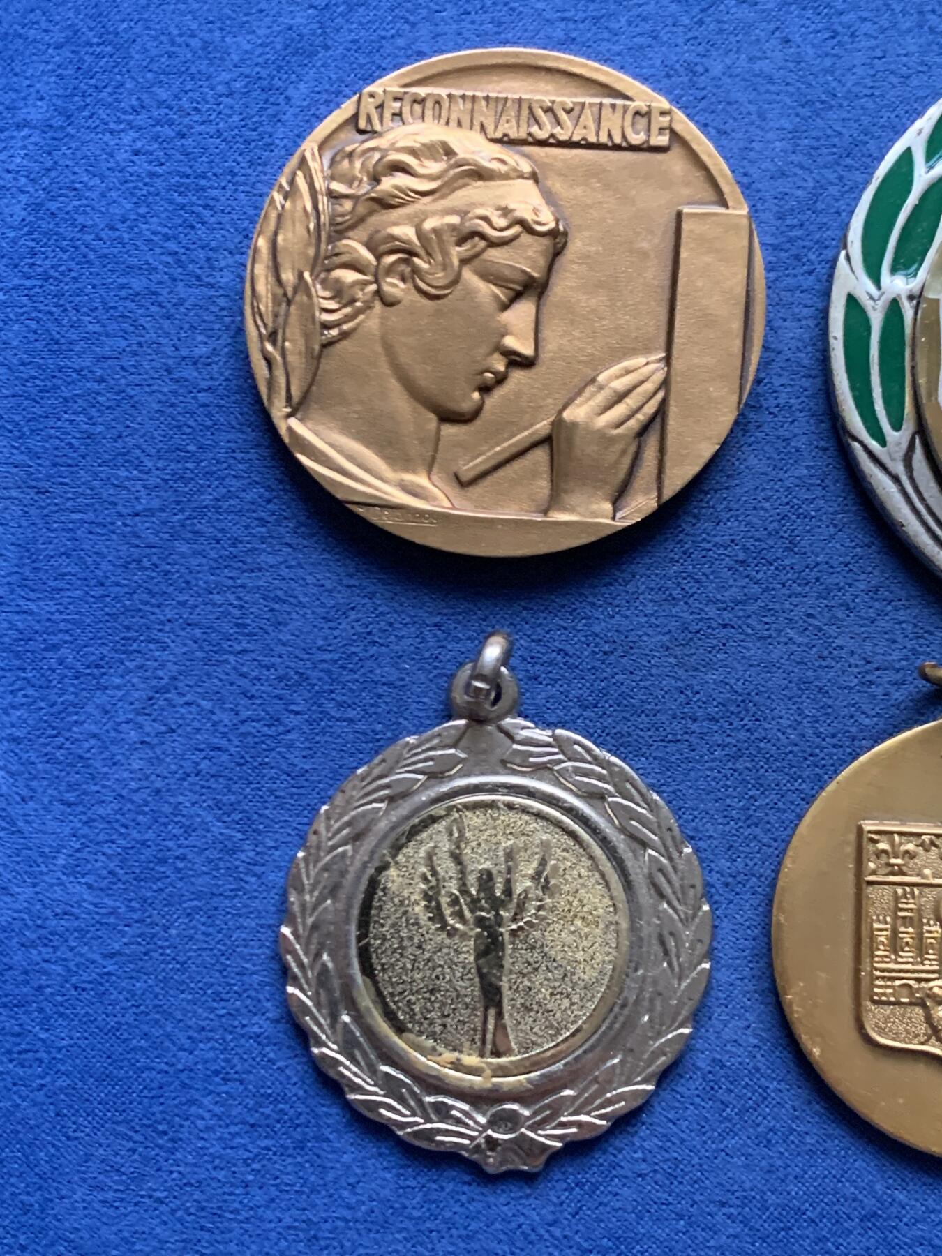 《竞宝斋》第455场 周日，周一 2场连拍 （全场包邮，欢迎送拍） 四枚一组 外国章 总重197.9克 40-61mm 细节见图