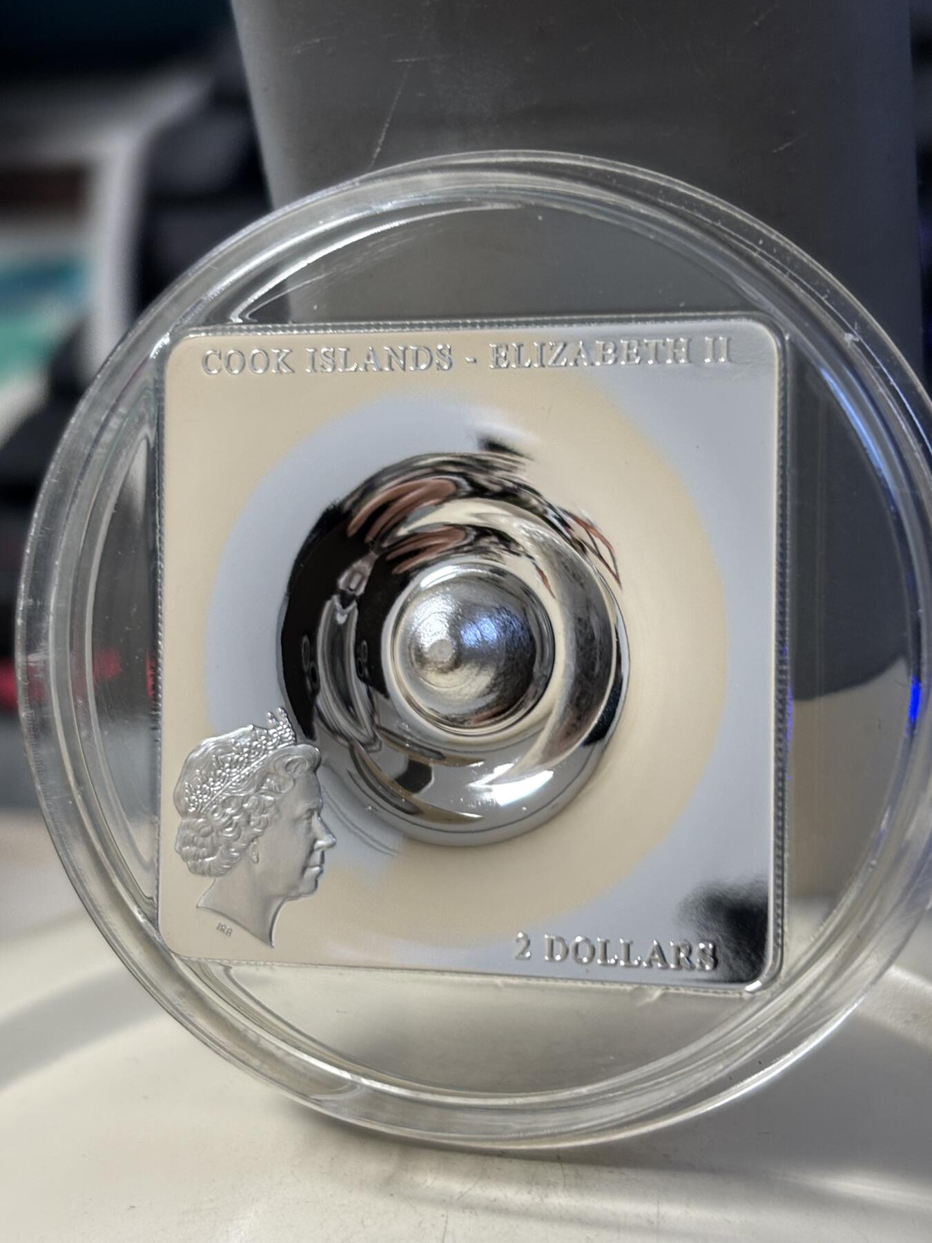 第187期拍卖 获奖库克2015年时空连续体银球镶嵌凹凸面纪念银币，999银，1/2盎司，发行1500枚