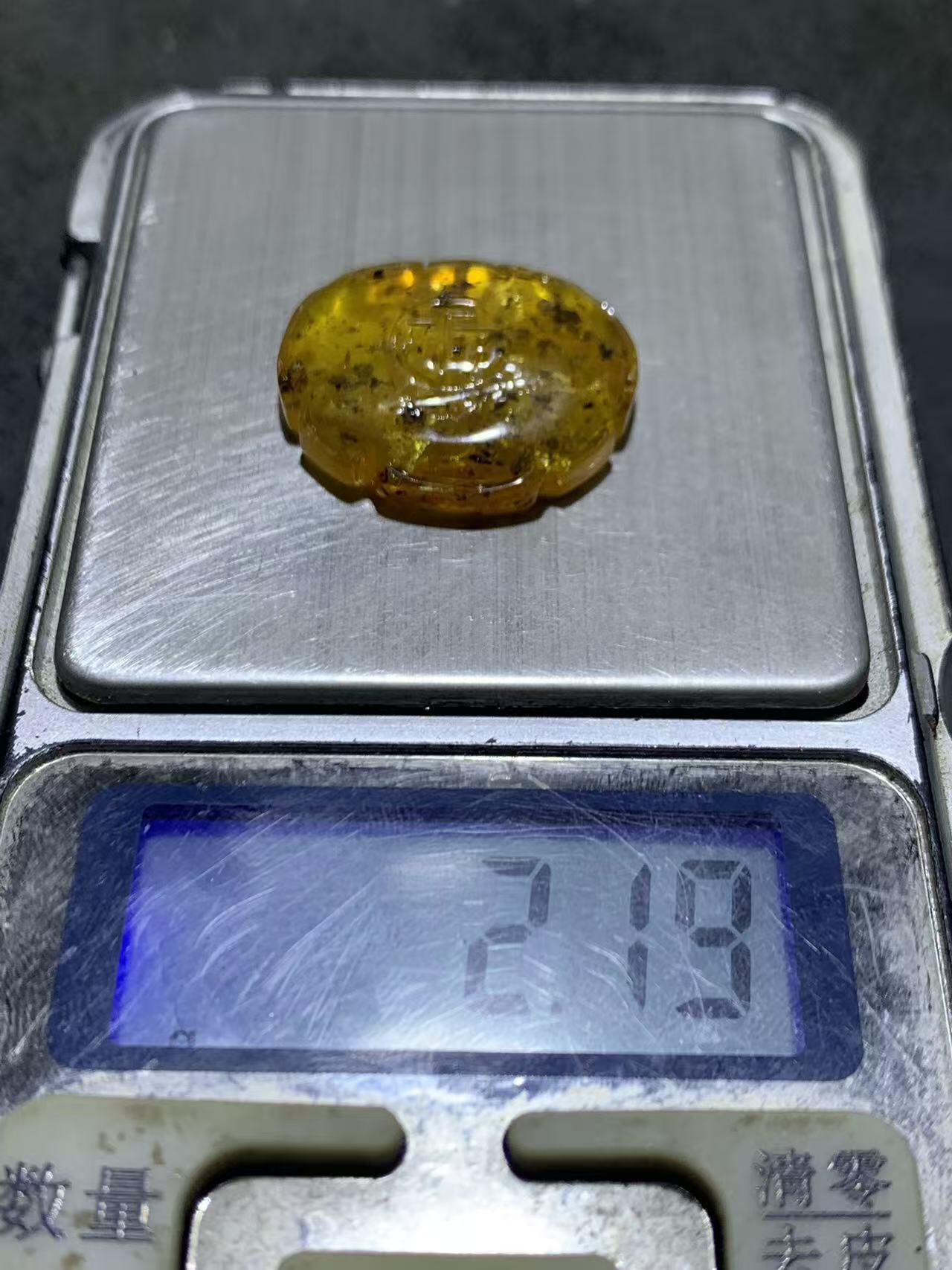 天然通货乌克兰蜜蜡雕刻福字吊坠一个