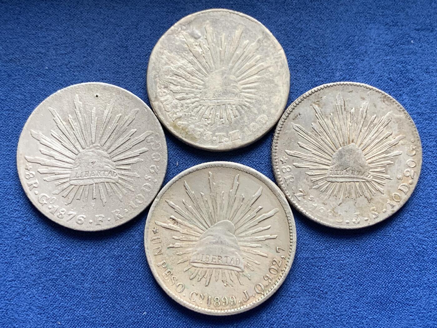 《竞宝斋》第455场 周日，周一 2场连拍 （全场包邮，欢迎送拍） 四枚一组 通货 墨西哥鹰洋银币 3枚花边+1枚直边 都有戳 总重106.75克