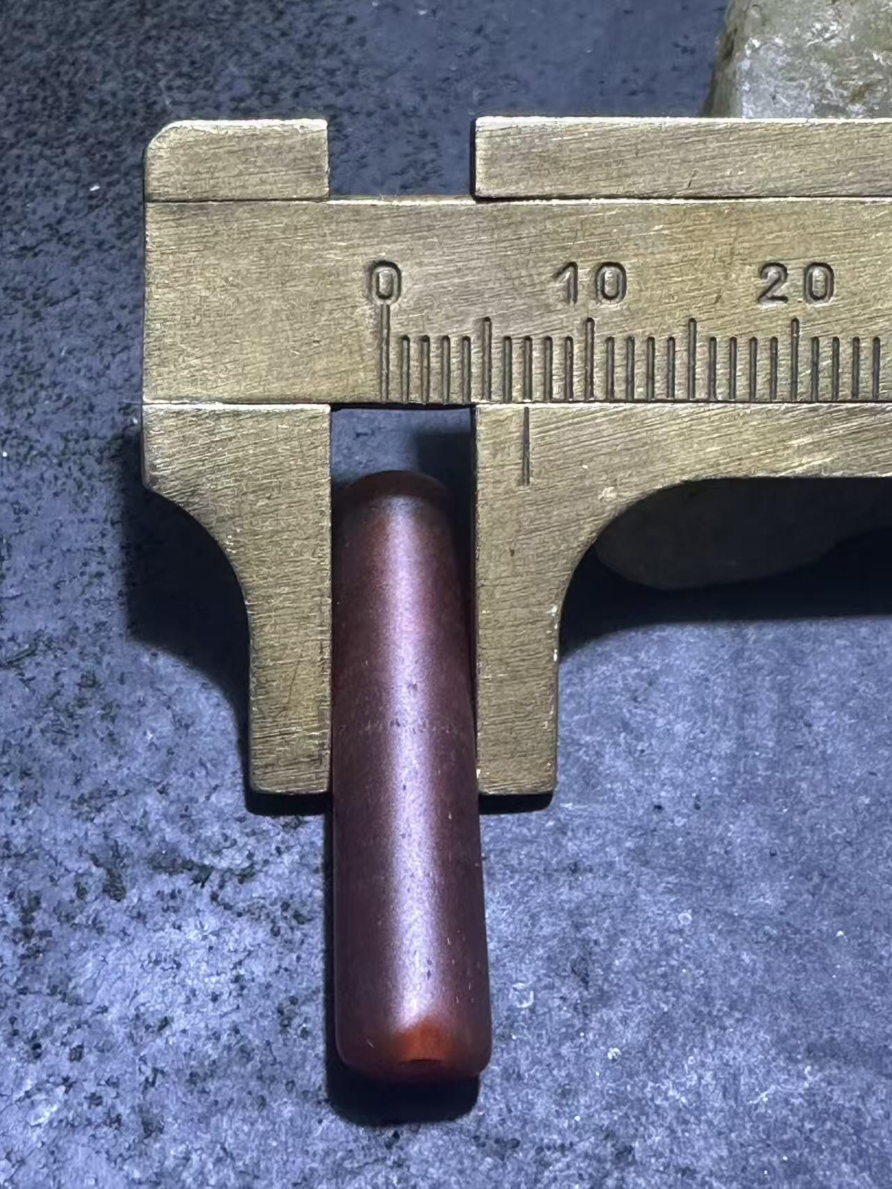 高玉化酒红色缠丝玛瑙通货直桶，桶珠一颗，