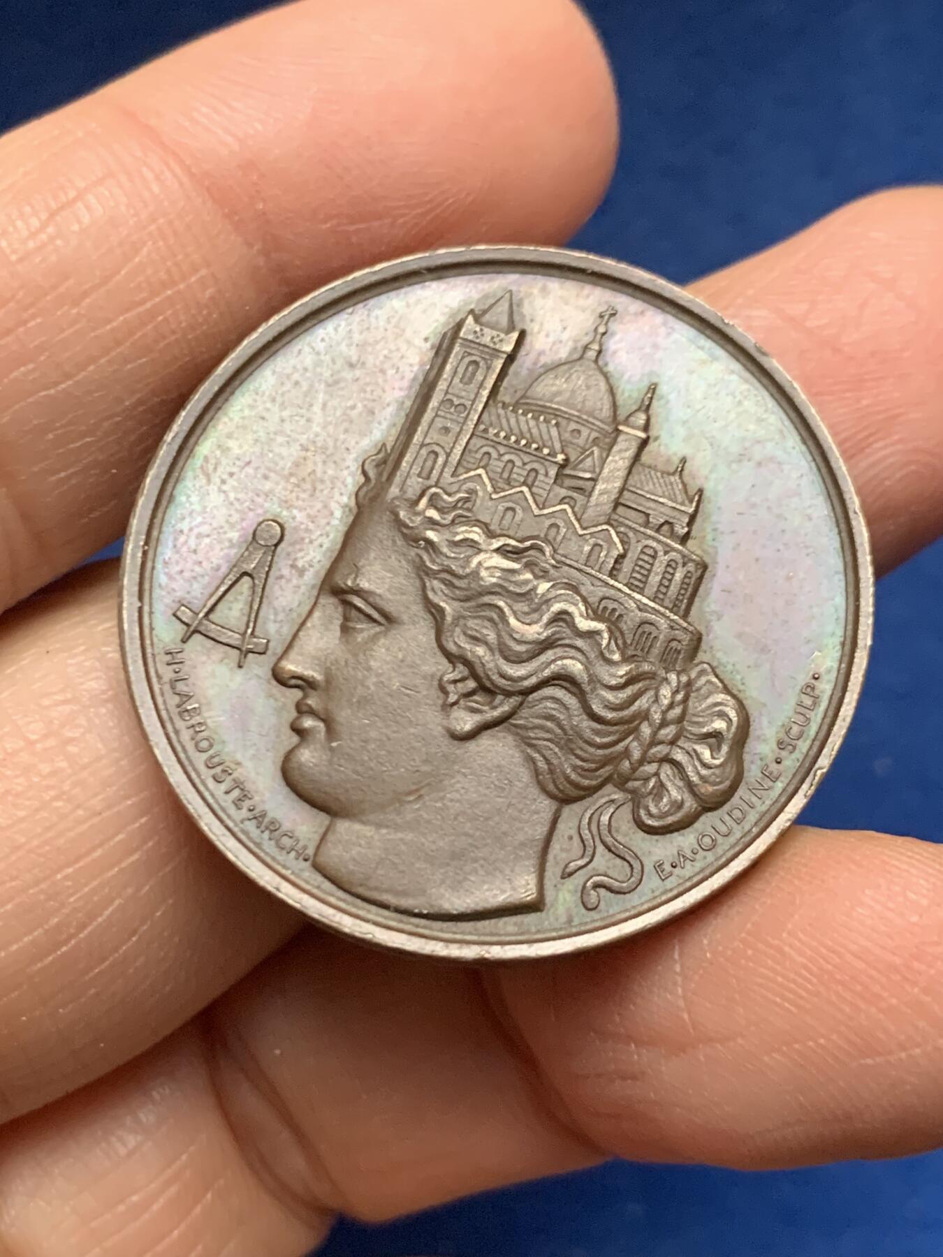 《竞宝斋》第455场 周日，周一 2场连拍 （全场包邮，欢迎送拍） 法国建筑师协会纪念铜章 17.45克 33.2mm 手指铜标 铜质少见