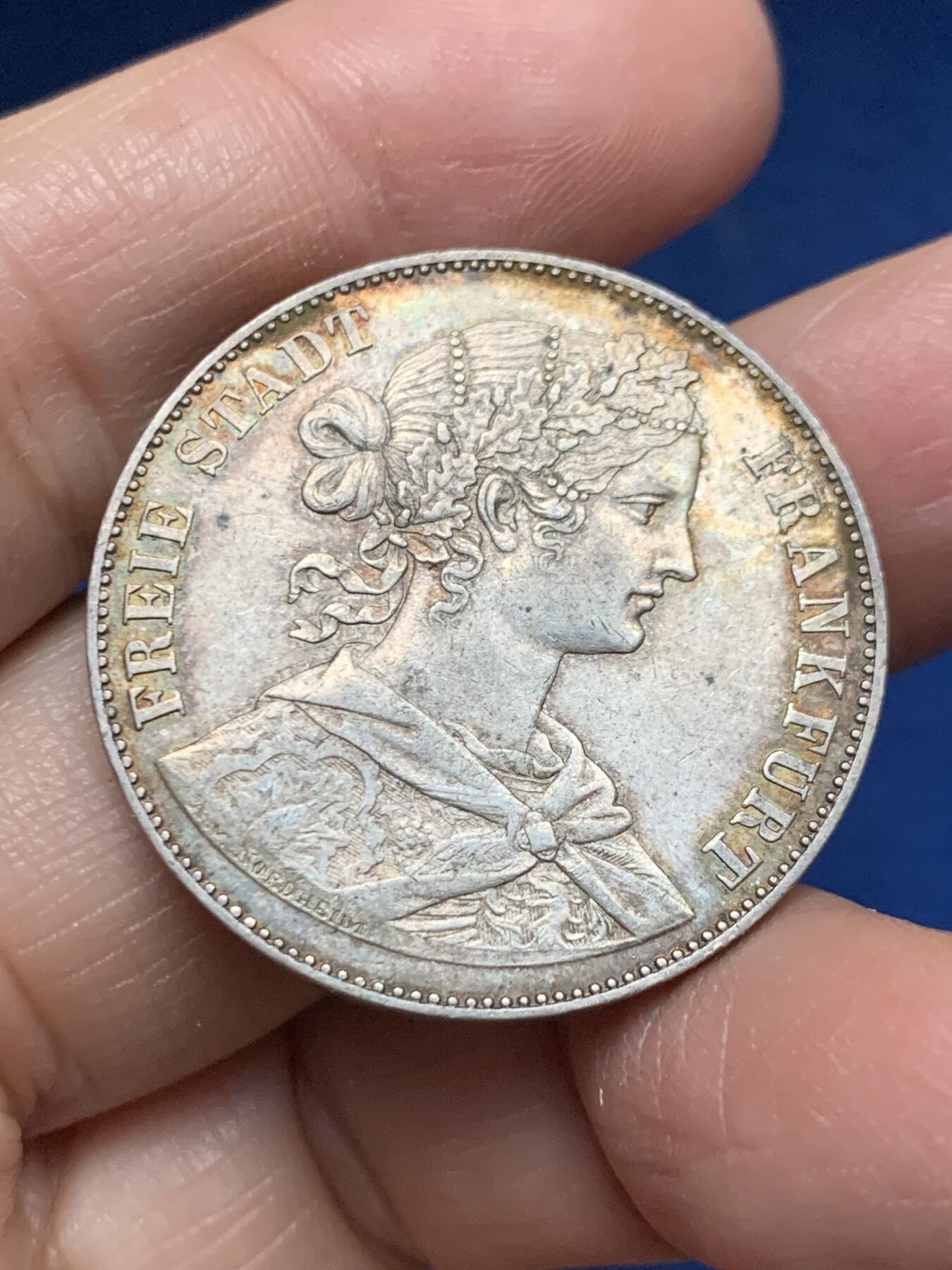 《竞宝斋》第455场 周日，周一 2场连拍 （全场包邮，欢迎送拍） 德国1860年法兰克福少女1泰勒银币