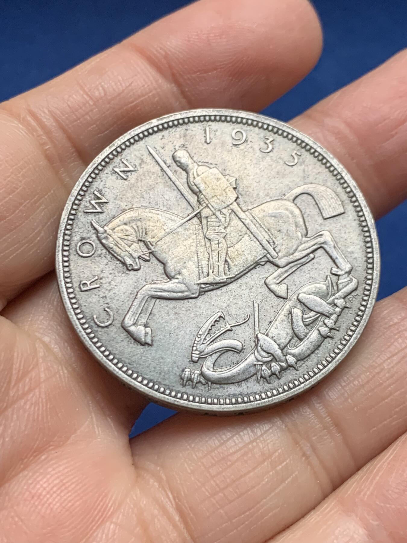 《竞宝斋》第455场 周日，周一 2场连拍 （全场包邮，欢迎送拍） 英国1935年乔五木马剑克朗银币