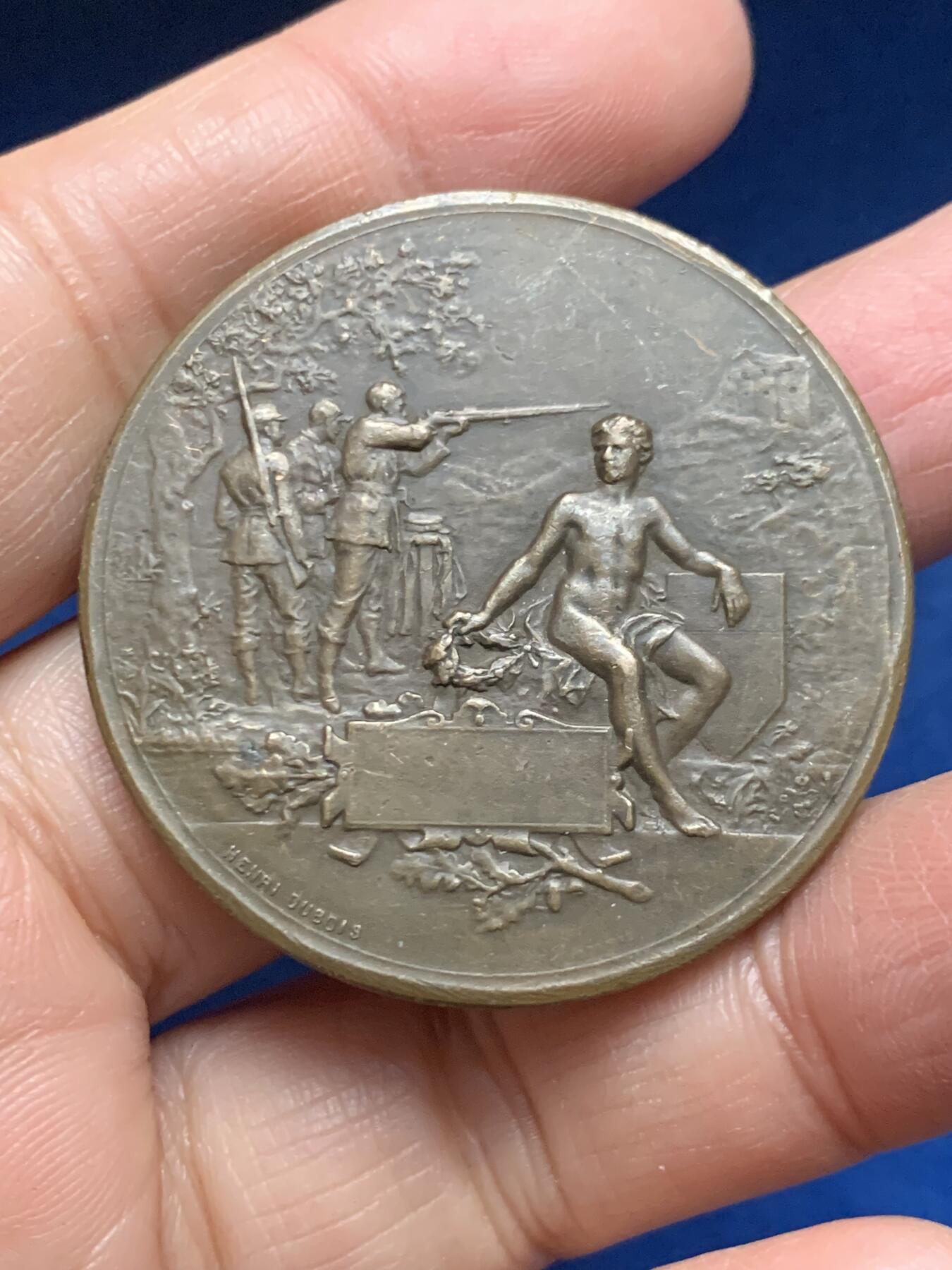 《竞宝斋》第455场 周日，周一 2场连拍 （全场包邮，欢迎送拍） 海马玛丽安娜女神铜章 38.45克 41.6mm 丰饶角铜标