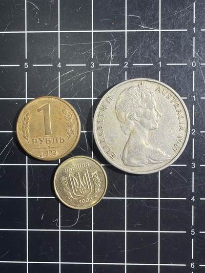 古冰库章牌勋赏收藏0起拍卖 外币三枚