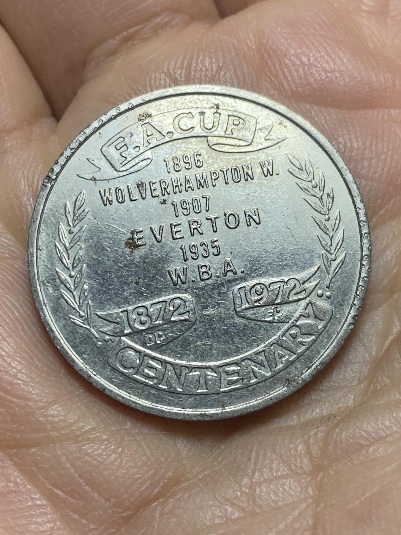 2026年第四场(总第一百七十三场）外国好品散币场(免佣金) 英国🇬🇧1972年足总杯百年纪念章(伍尔弗汉普顿流浪者(狼队)1896年冠军，埃弗顿队1907年冠军，西布罗姆维奇1935年冠军。)