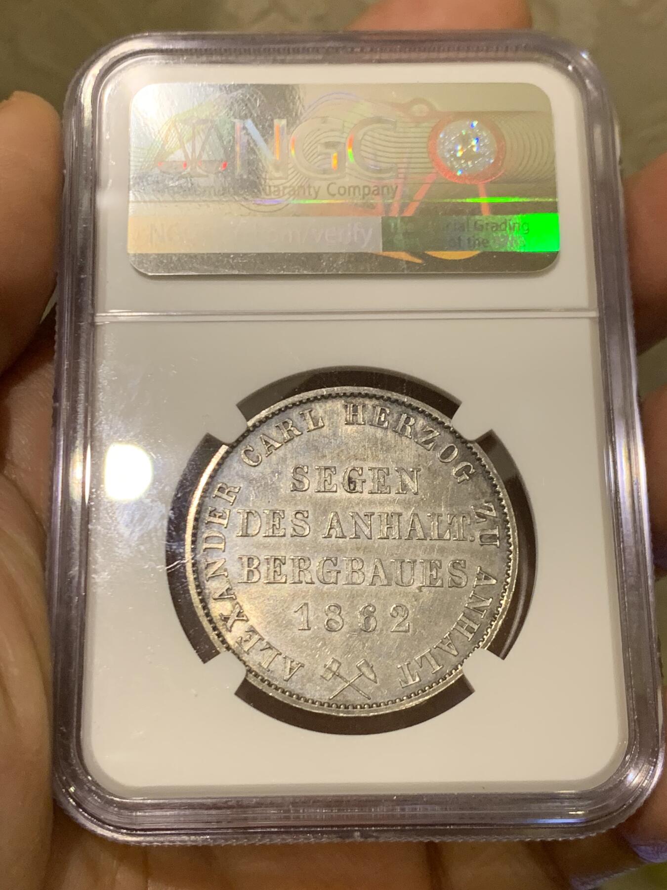 《竞宝斋》第455场 周日，周一 2场连拍 （全场包邮，欢迎送拍） NGC MS61 德国 1862年 安哈特-伯恩堡 小熊爬墙1泰勒 银币 包浆刚好在小熊眼睛上面