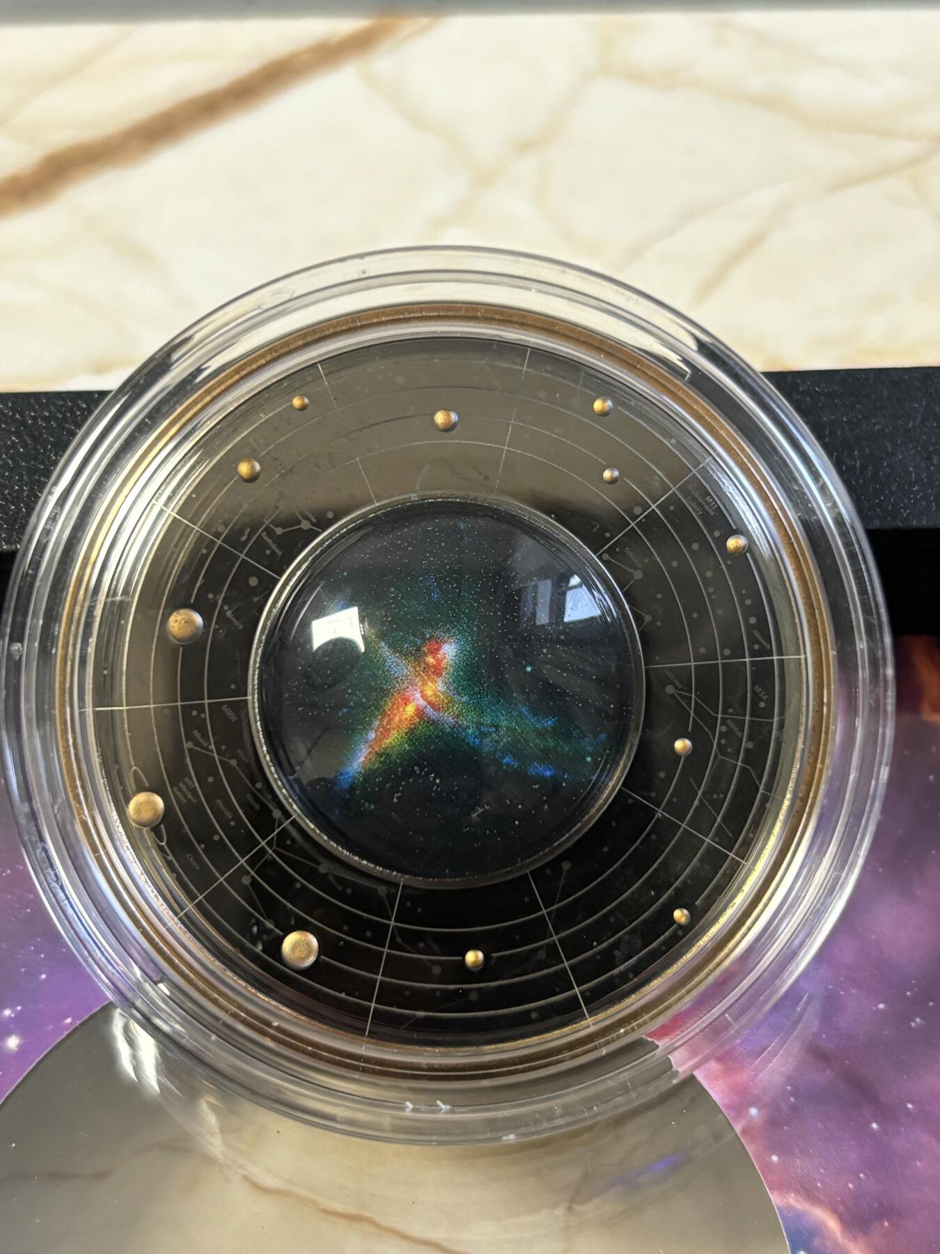 第187期拍卖 喀麦隆2024年银河思考者贝尔三重态 精制纪念银币，999银，17.5克，发行700枚