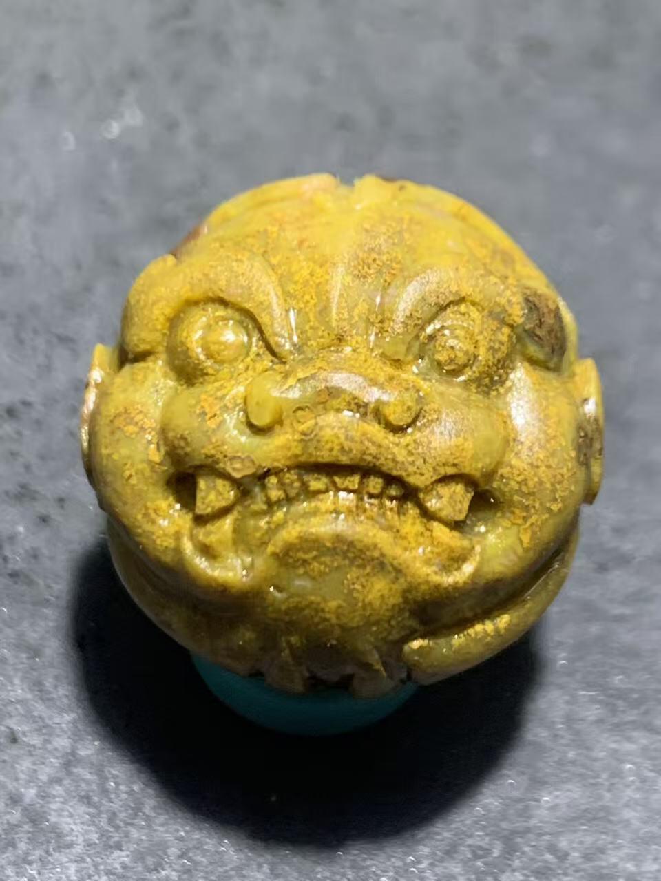 精美黄金草花纹战国红玛瑙亚光手工雕刻瑞兽珠一颗！