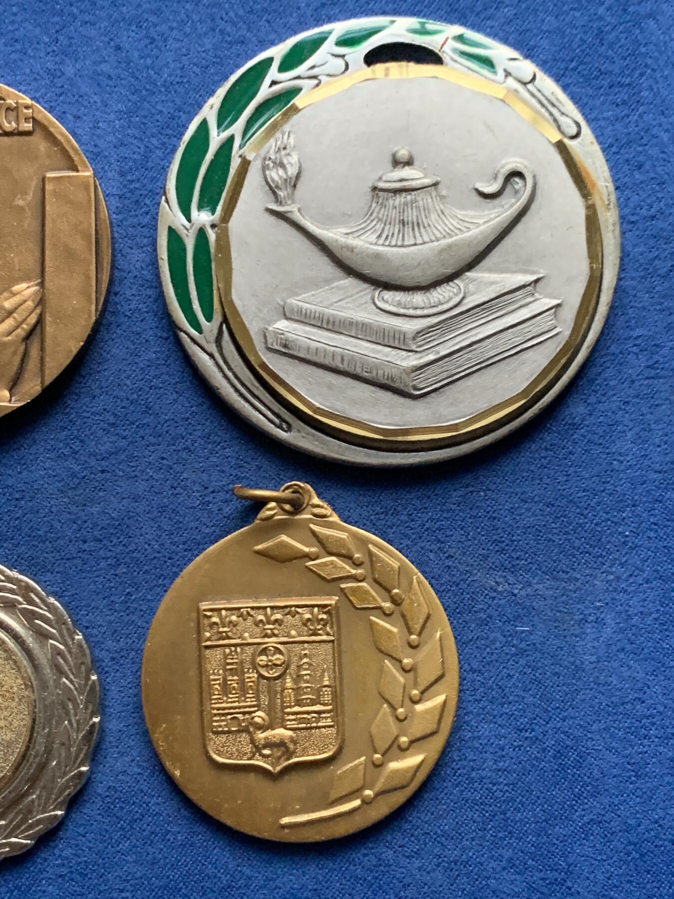 《竞宝斋》第455场 周日，周一 2场连拍 （全场包邮，欢迎送拍） 四枚一组 外国章 总重197.9克 40-61mm 细节见图