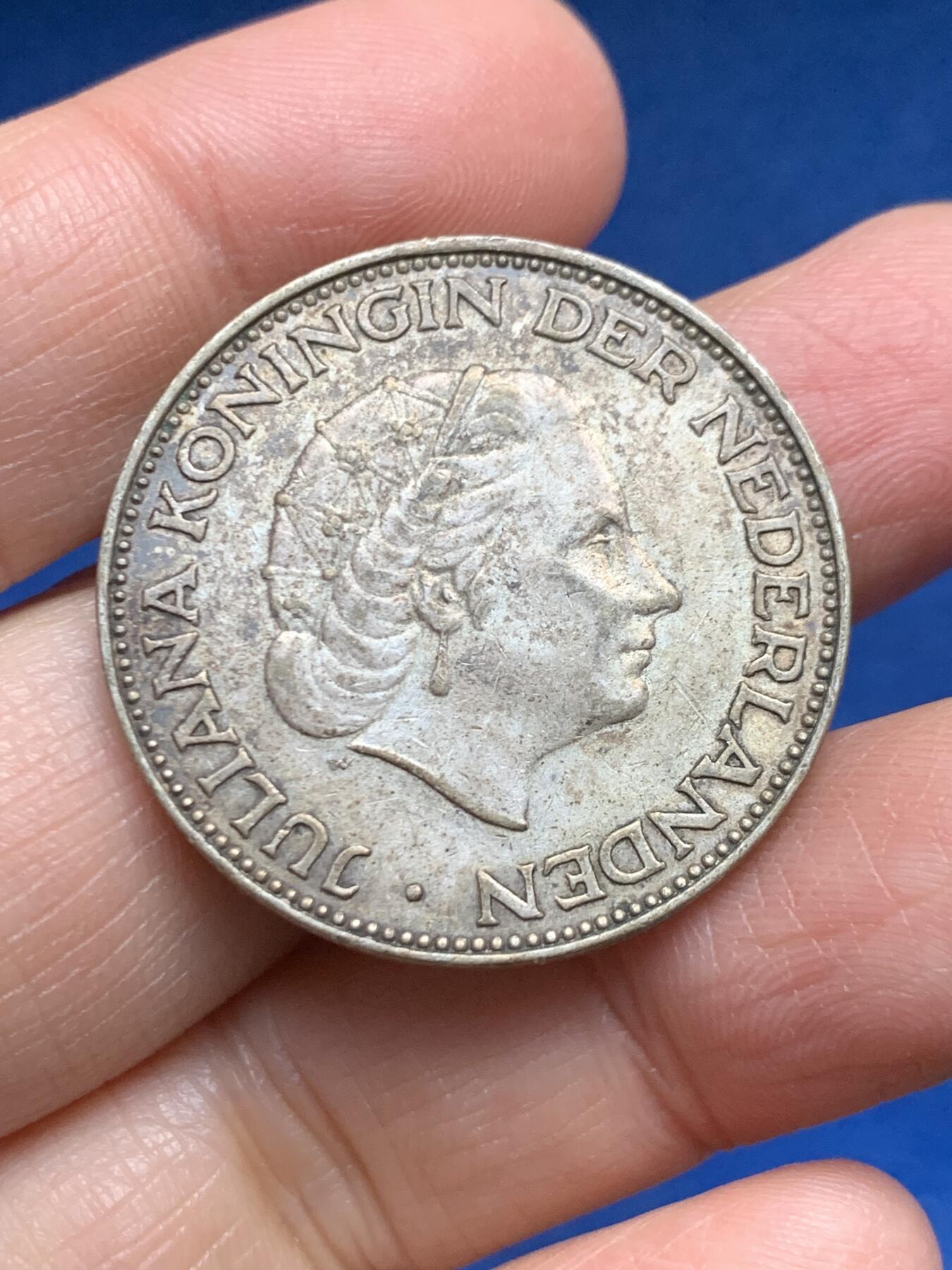 《竞宝斋》第455场 周日，周一 2场连拍 （全场包邮，欢迎送拍） 荷兰1960年朱莉安娜女王2.5盾银币 720银 14.9克 老包浆