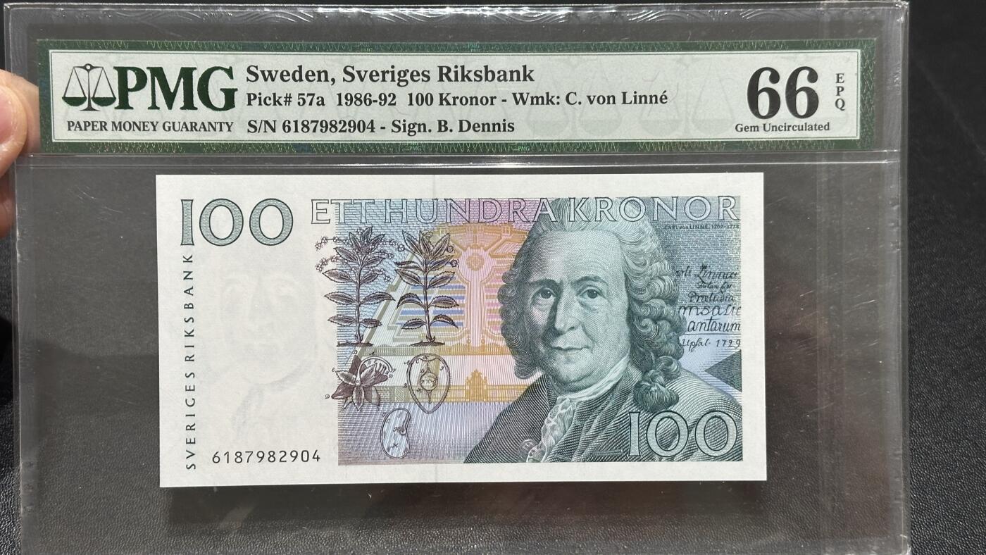 🎉🎉🎉《外钞收藏家》第六百期（年度庆典场）（本平台长期征集拍品、欢迎藏友们联系合作）❤️❤️❤️ 瑞典1986年初版首发年份100克朗PMG66（注意，首个数字6与背面签名才是1986年首发年份，老壳，自然学家卡尔林奈）