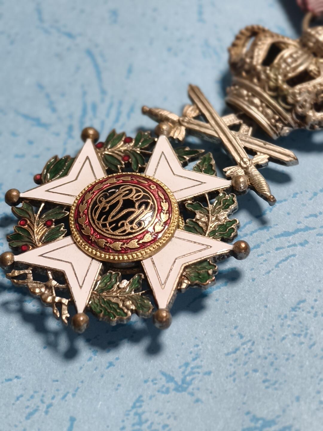 抚柳草堂-第六期章牌钱币 奖章勋章限时免佣 满百包邮 放漏专场 比利时利奥波德一世骑士级勋章 荷法双语版 配剑军事版 章体珐琅彩绘基本完好  狮子图案和皇冠细节清晰