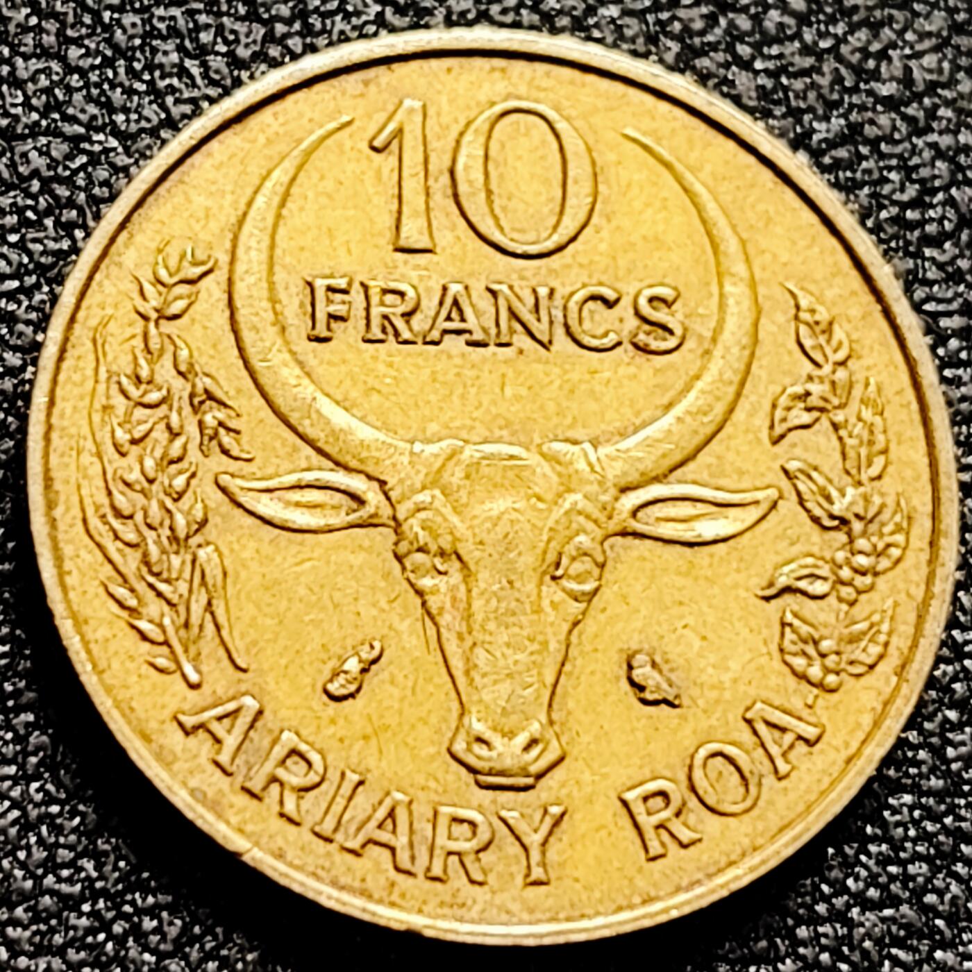 泉币菌-第164场-新年第七场 精品福利场 FAO农作物花卉 牛 1970年马达加斯加10法郎 钢镀铜币 21mm3.3g