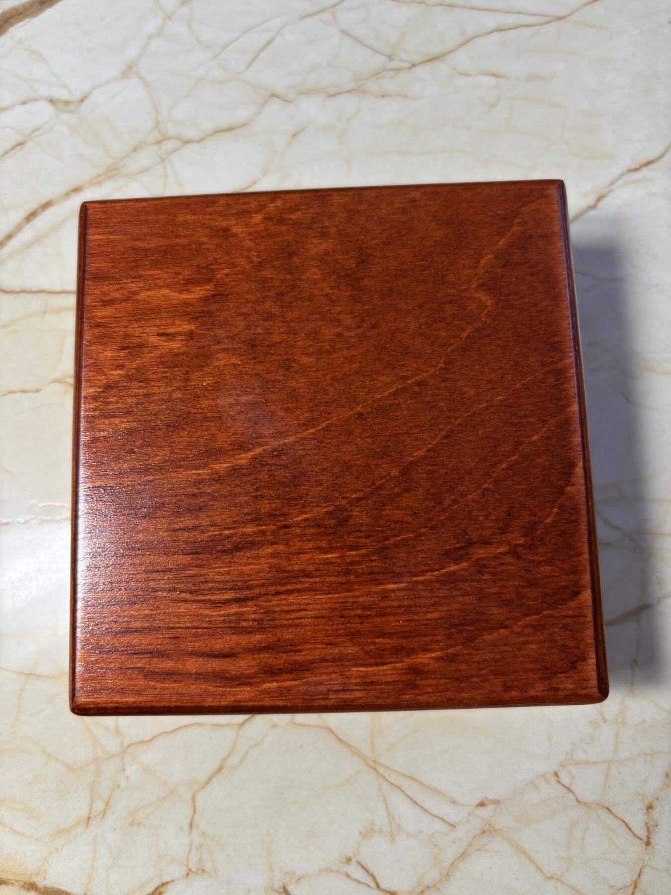 第187期拍卖 纽埃2019年宇宙星坑1哥白尼环形山镶月球陨石银币，999银，发行666枚