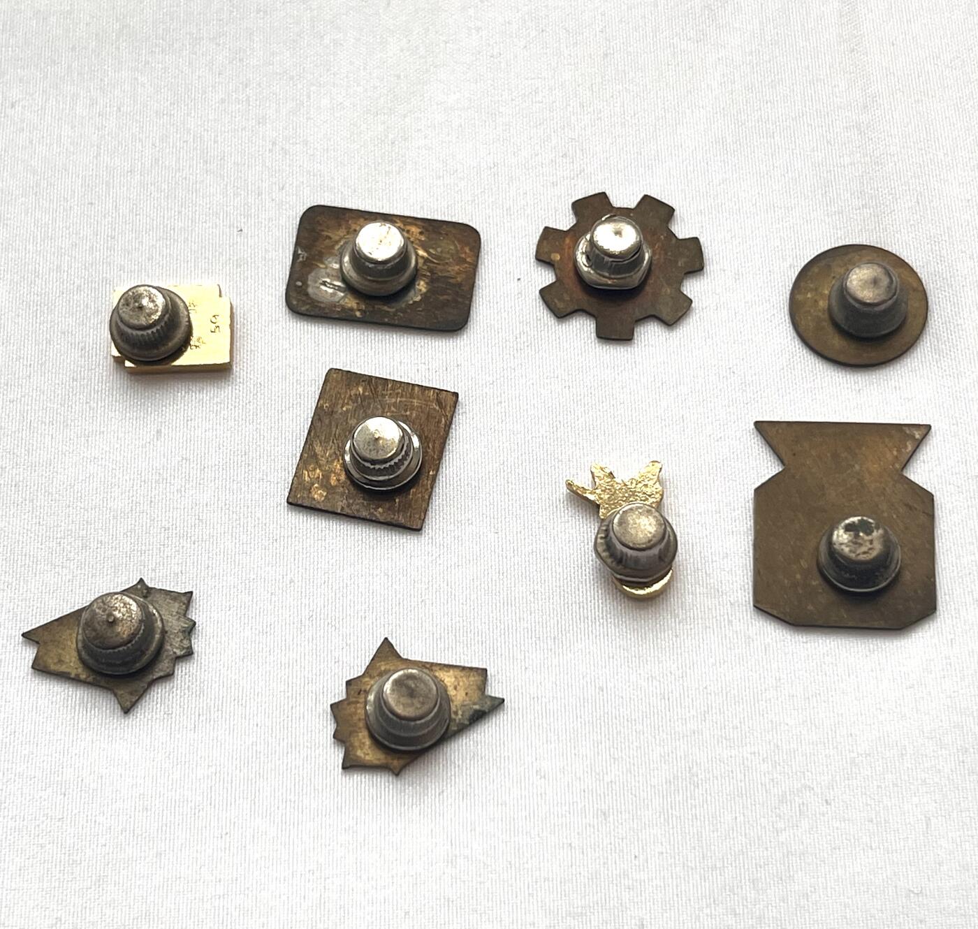 韵星假日拍卖第三十五期 -- Rimey Holidays Auction 34 光华集邮社、台中市微笑协会等徽章一组九枚