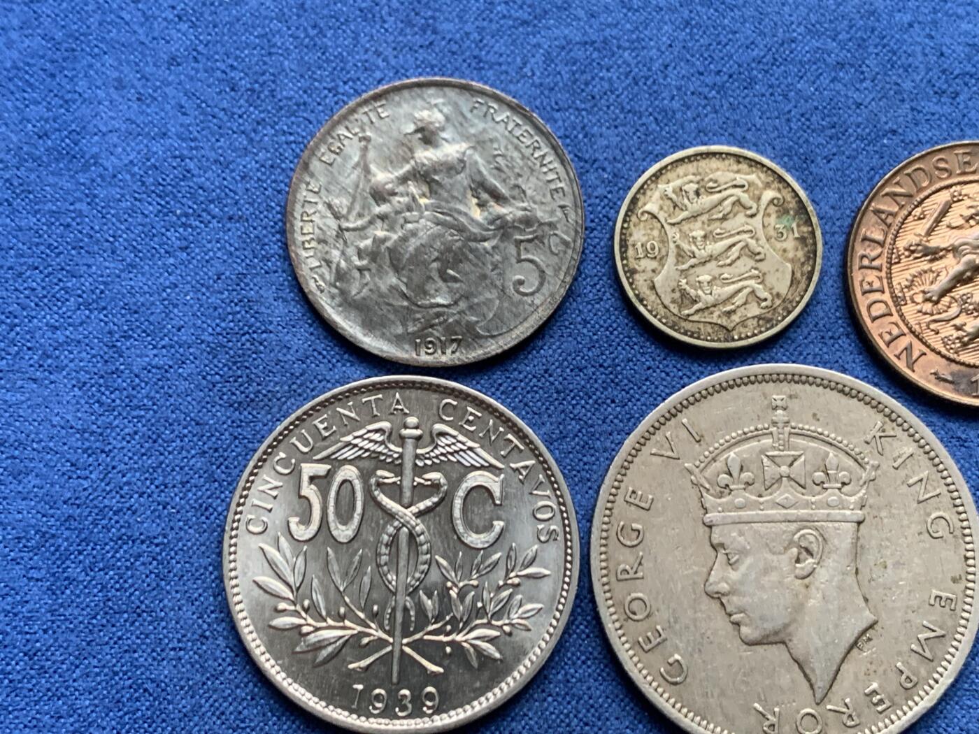 《竞宝斋》第455场 周日，周一 2场连拍 （全场包邮，欢迎送拍） 欧洲，美洲精品散币12枚一组，其中包含套币