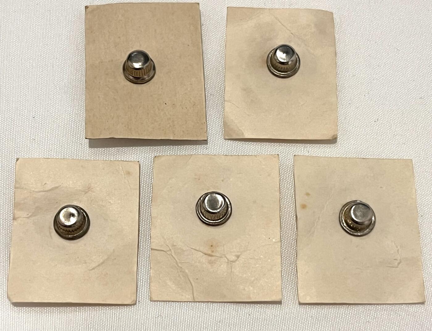 韵星假日拍卖第三十五期 -- Rimey Holidays Auction 34 国防部制发，蒋公像章一组五枚合拍