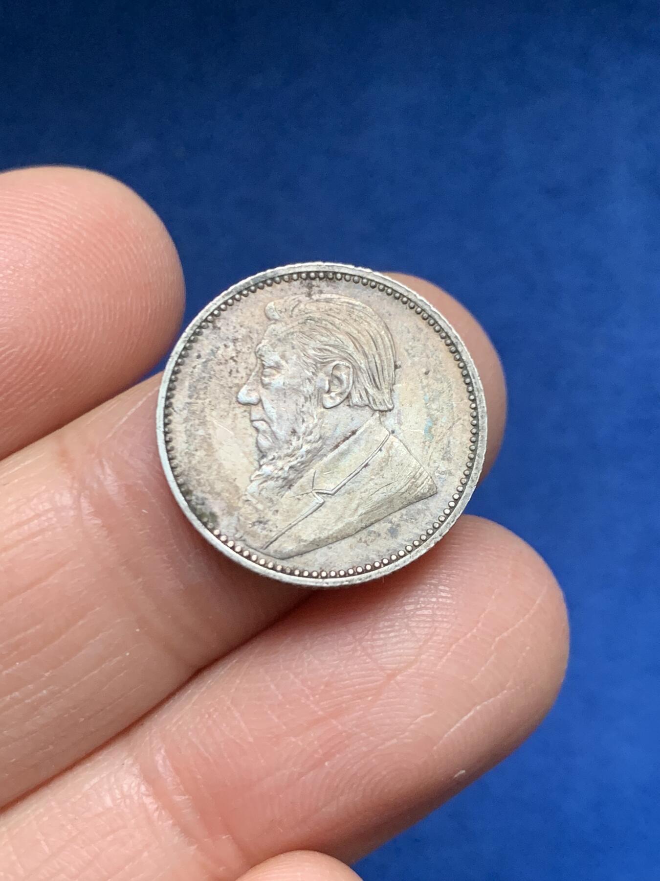 《竞宝斋》第455场 周日，周一 2场连拍 （全场包邮，欢迎送拍） 三枚一组 德兰士瓦共和国 1892年3便士、1897年6便士、1897年1先令 银币 南非的前身之一 仅存在不到50年 这三枚细节都很好 传世包浆 温润原光 经典品种