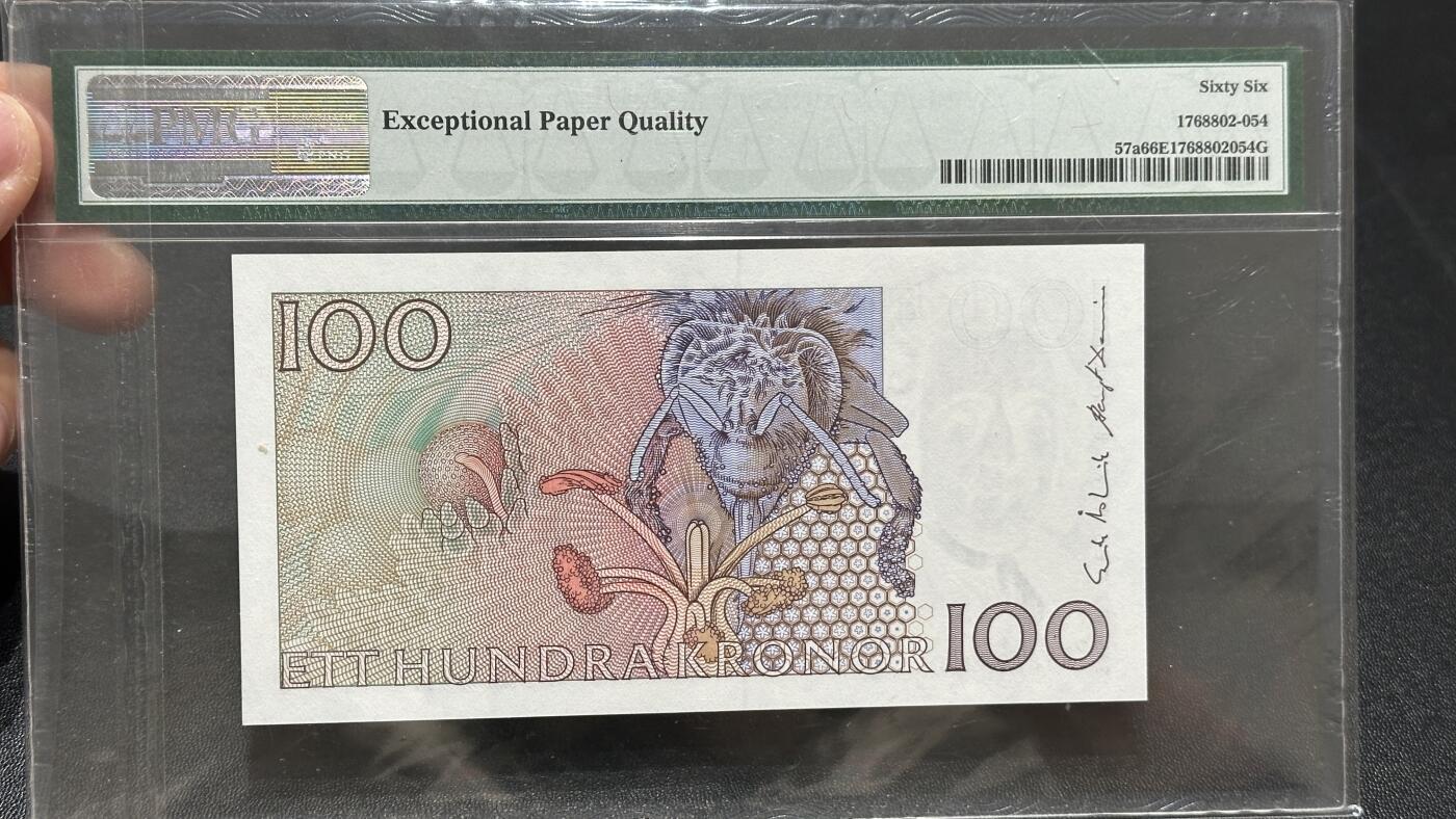 🎉🎉🎉《外钞收藏家》第六百期（年度庆典场）（本平台长期征集拍品、欢迎藏友们联系合作）❤️❤️❤️ 瑞典1986年初版首发年份100克朗PMG66（注意，首个数字6与背面签名才是1986年首发年份，老壳，自然学家卡尔林奈）