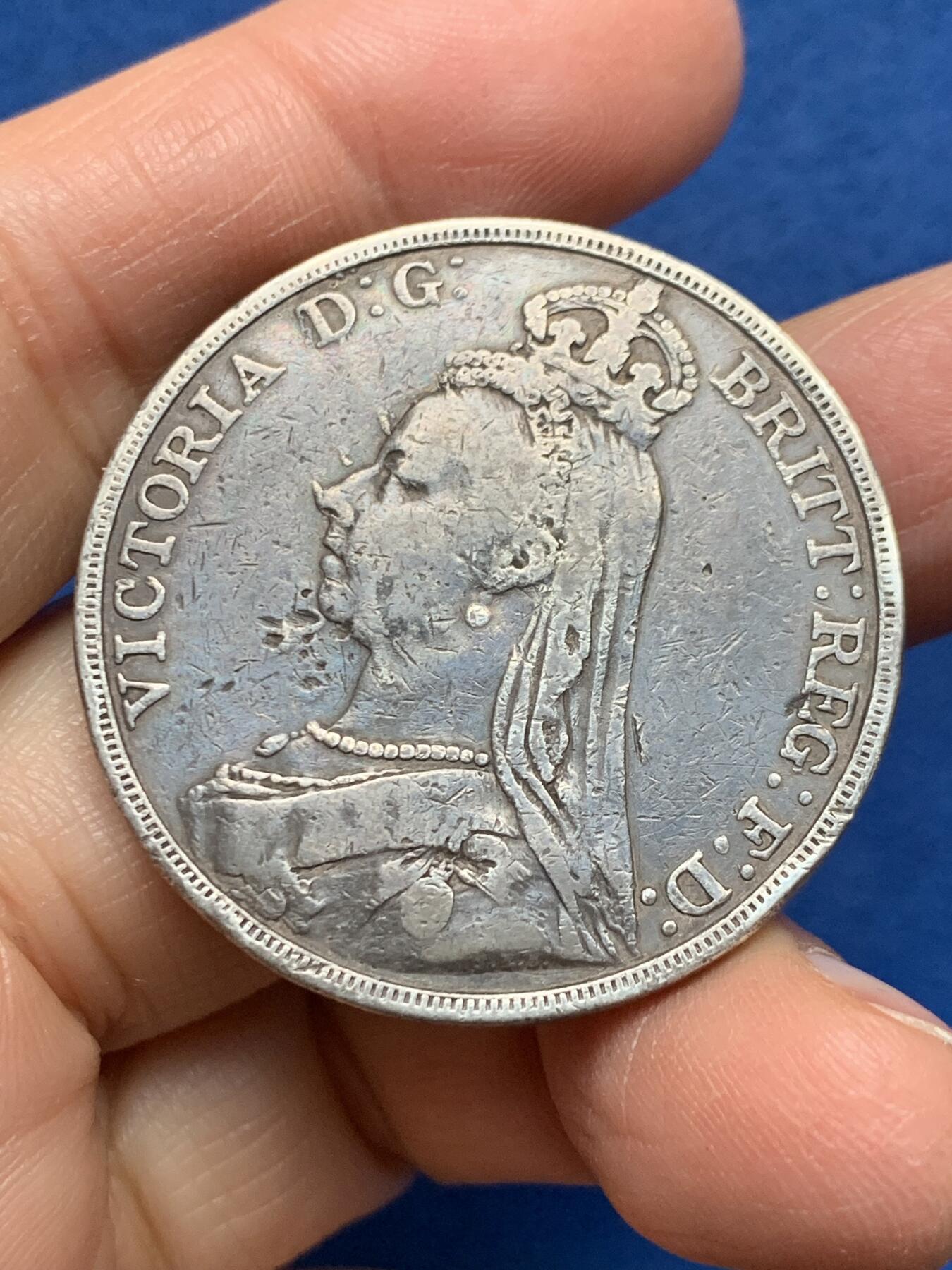 《竞宝斋》第455场 周日，周一 2场连拍 （全场包邮，欢迎送拍） 英国1891年高冠马剑银币