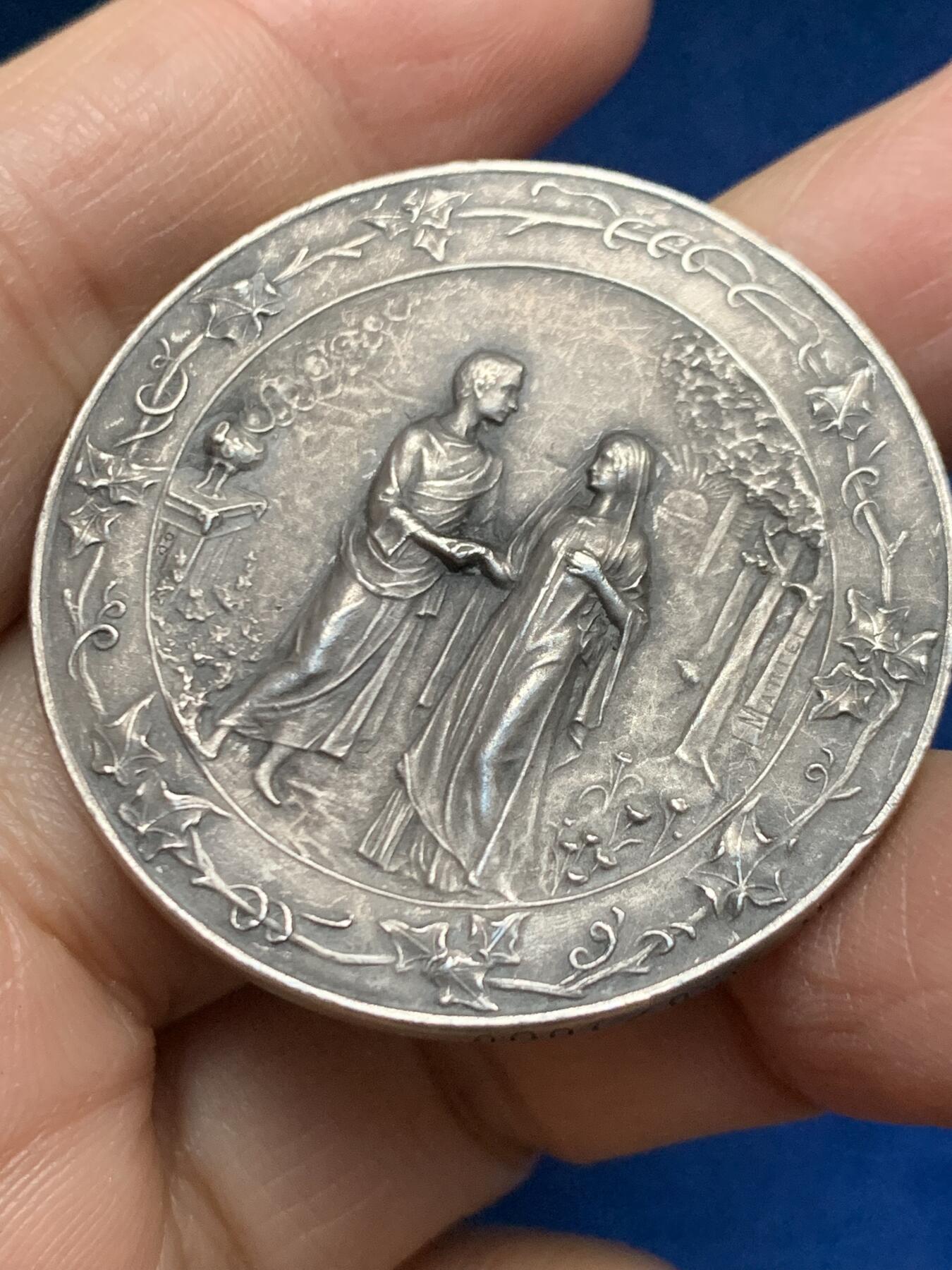 《竞宝斋》第455场 周日，周一 2场连拍 （全场包邮，欢迎送拍） 名家名作 法国婚礼银章 “执子之手，与子偕老” 30.45克 40.3mm 菱形野猪头 950银 好品 稀有